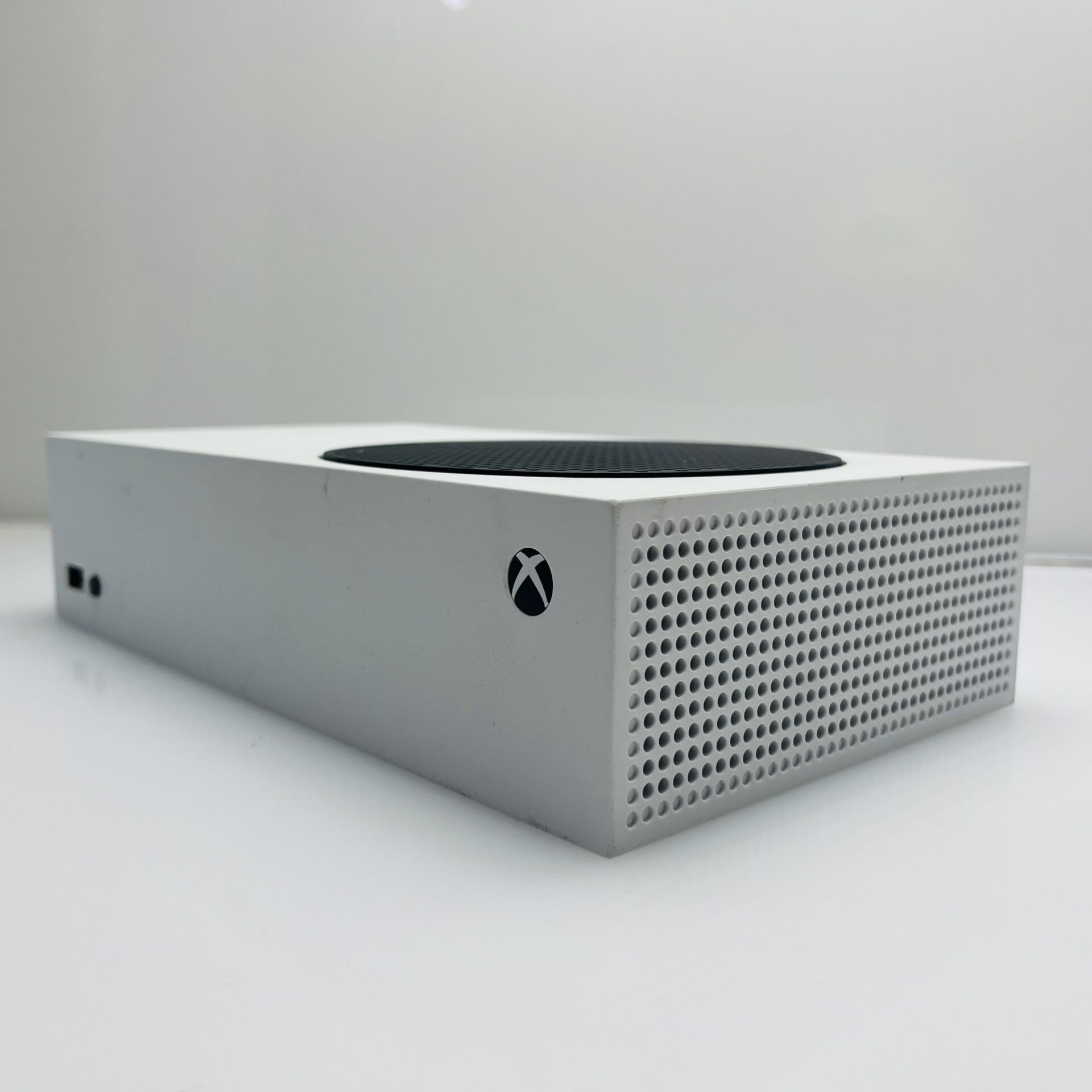 Xbox Series S 512GB White + 1 Power Cable + 1 HDMI Cable (Grade B) - Image 7