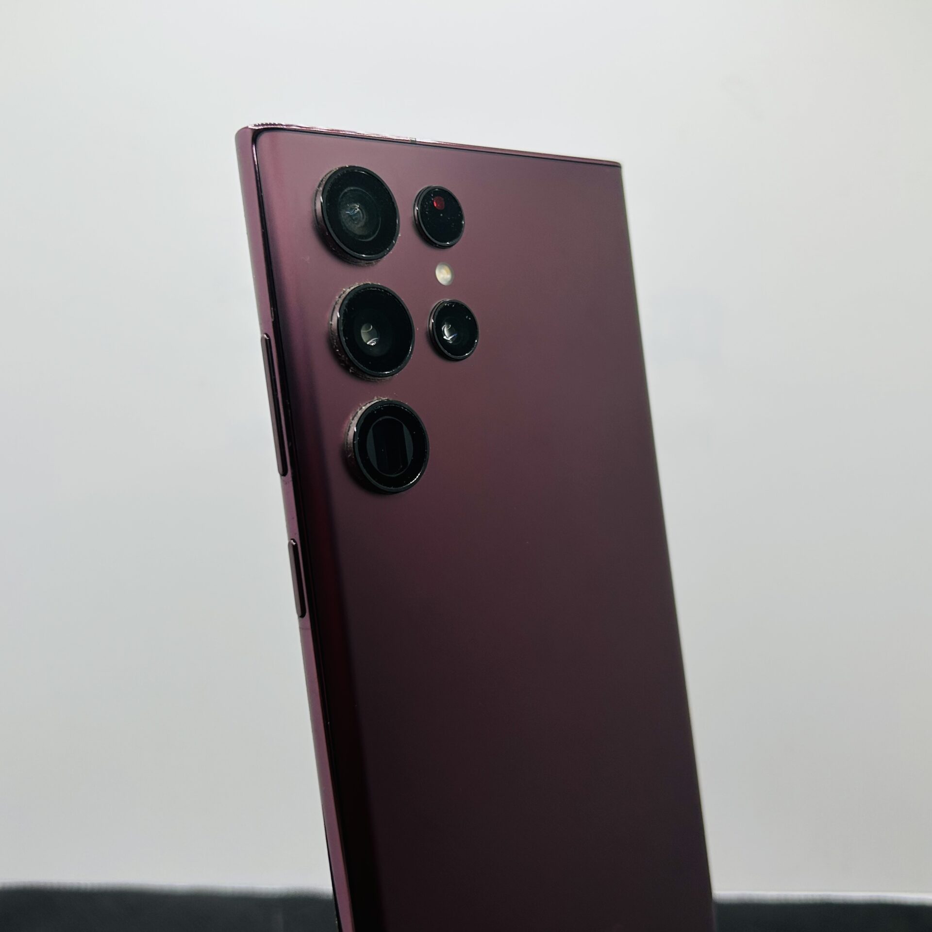Samsung Galaxy S22 Ultra 256GB Burgundy - (Grade B) - Image 11