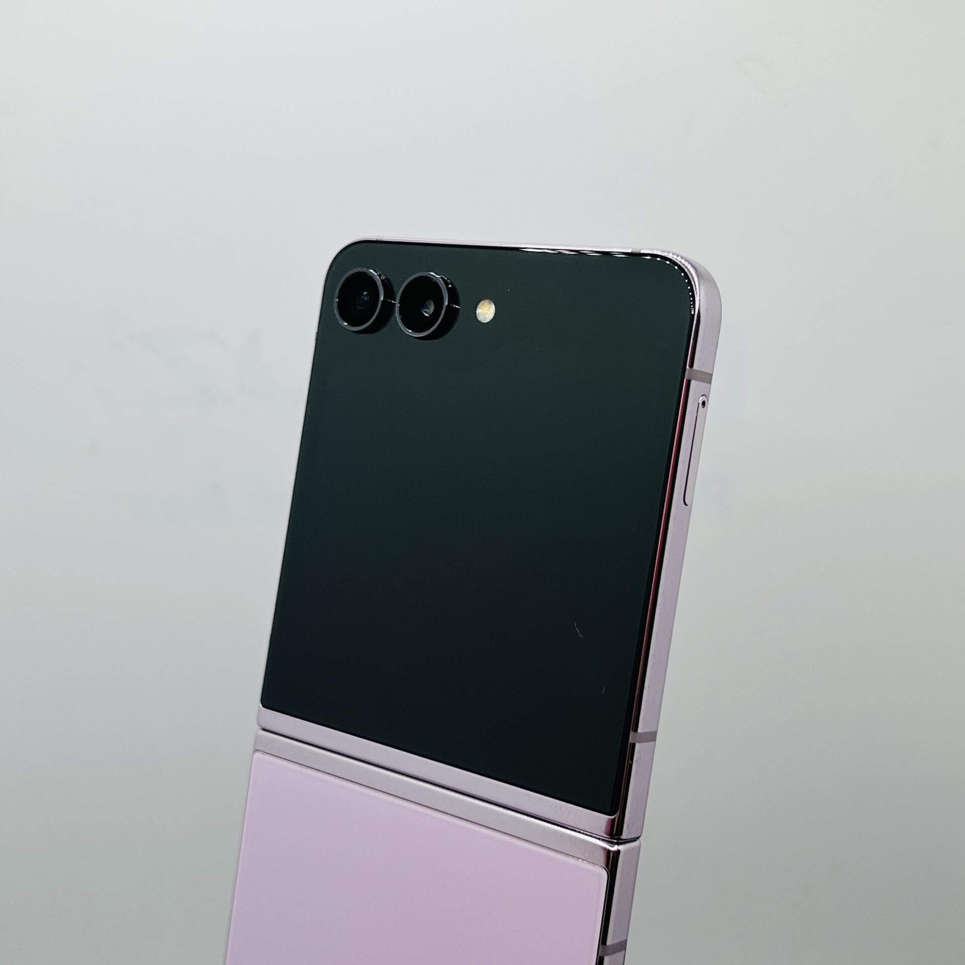 Galaxy Z Flip 5 512GB ラベンダー SIMフリー Samsung Galaxy Z Flip 5 512GB Lavender - (Grade B) | Epic Deals SA