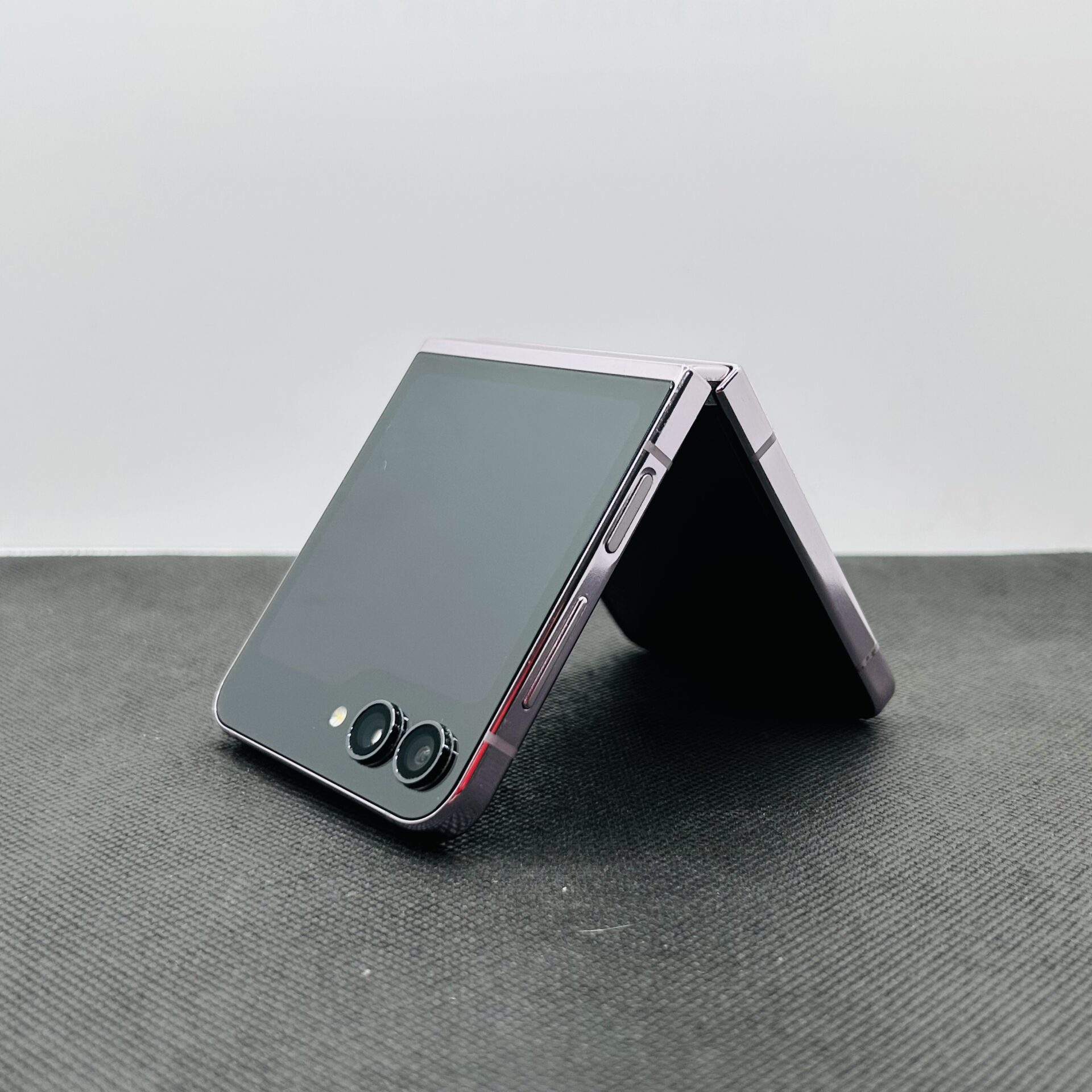 Samsung Galaxy Z Flip 5 512GB Lavender - (Grade B) | Epic Deals SA