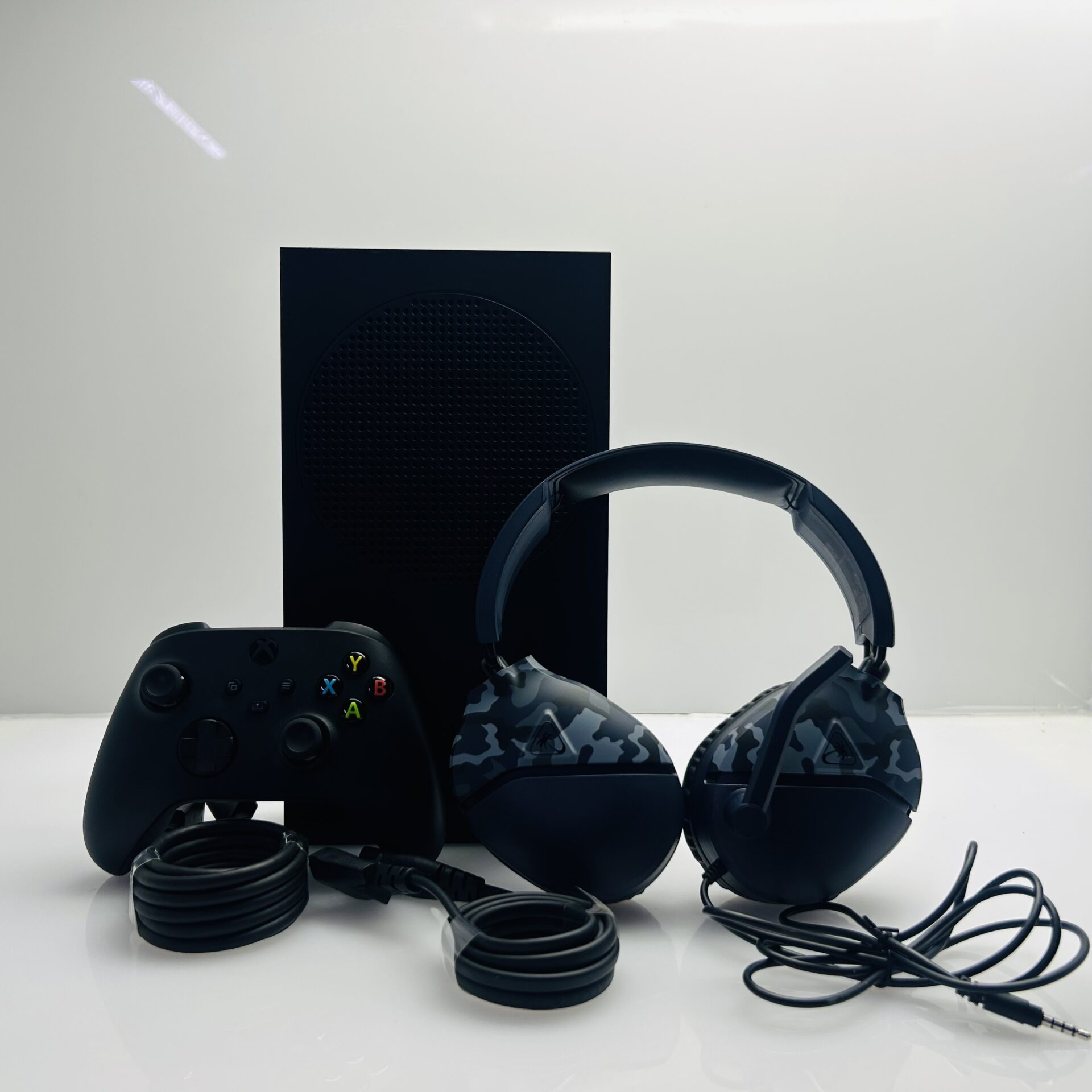 Xbox Series S 1TB Black + 1 Controller + 1 Power Cable + 1 HDMI Cable + 1 Headset (Grade A) - Image 9