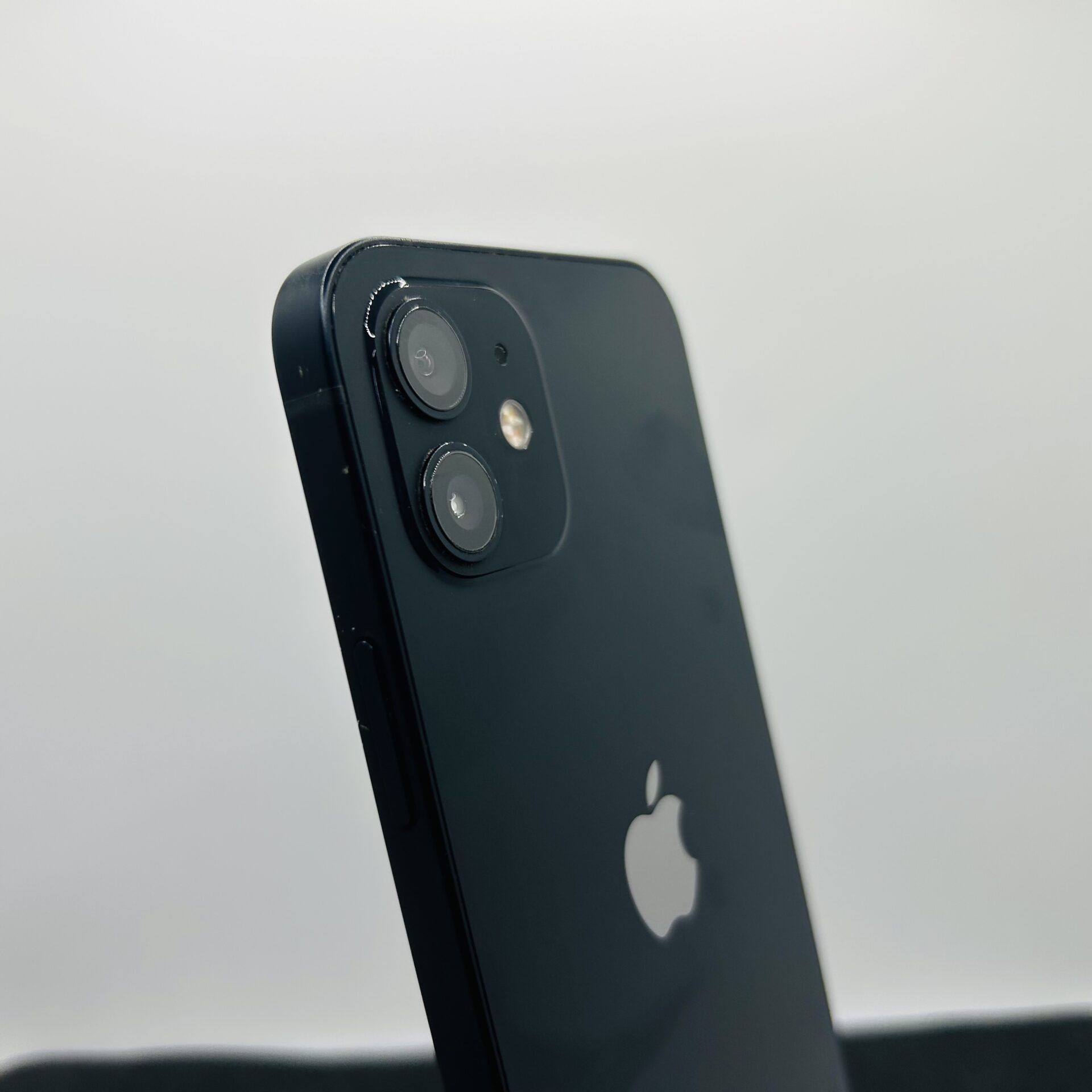 Apple iPhone 12 128GB Black – (Grade B) - Image 6