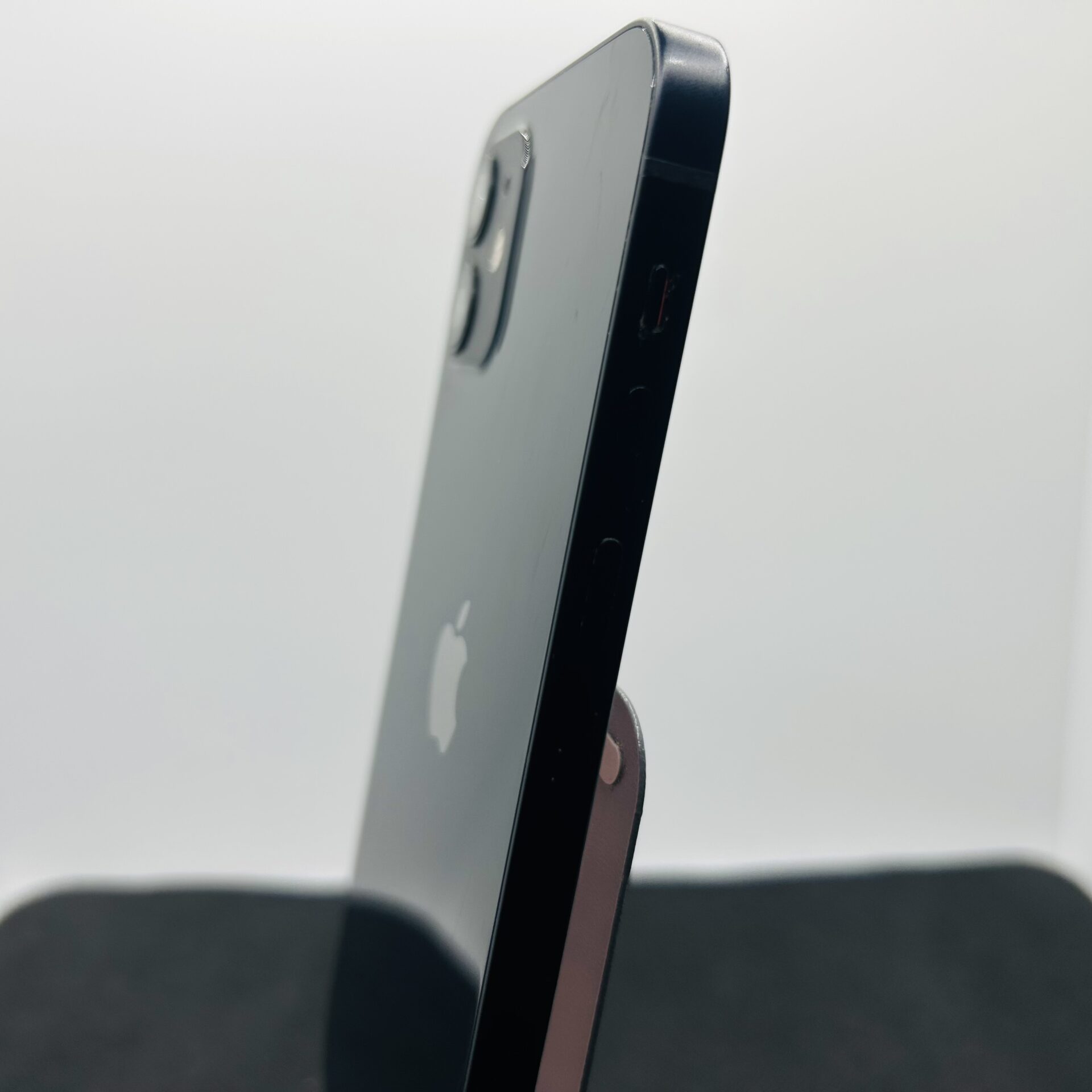 Apple iPhone 12 128GB Black – (Grade B) - Image 9