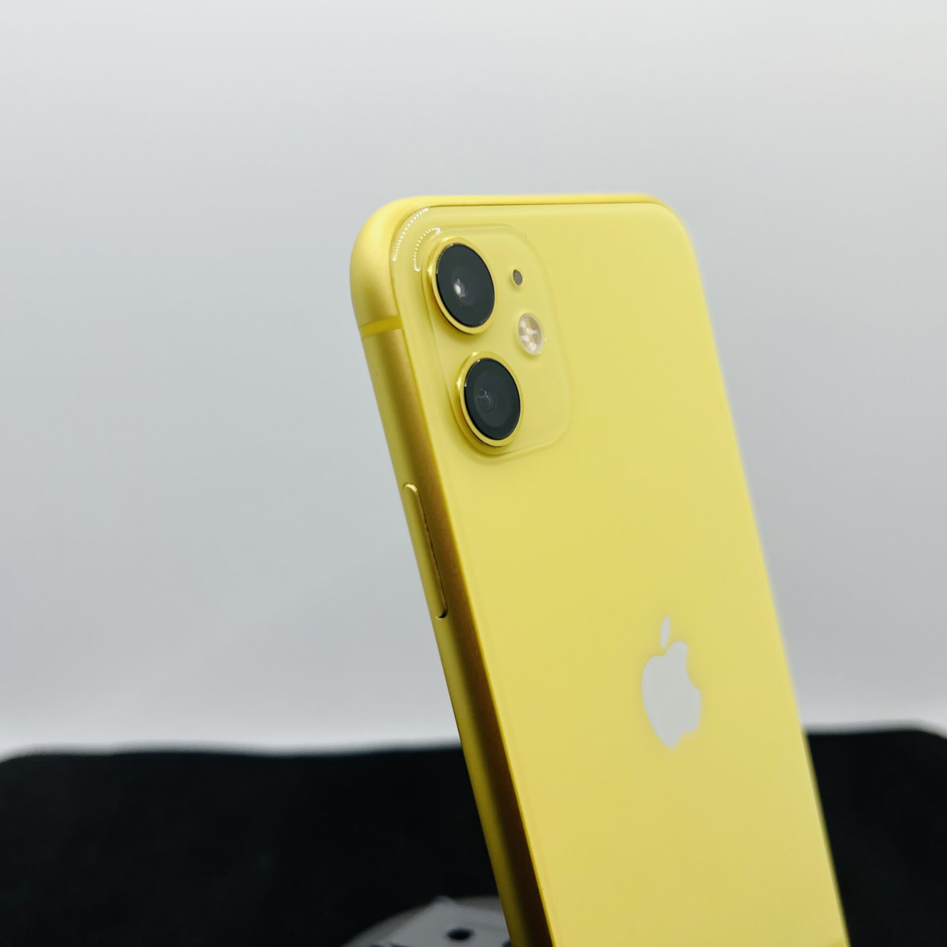 Apple iPhone 11 64GB Yellow – (Grade B) | Epic Deals SA