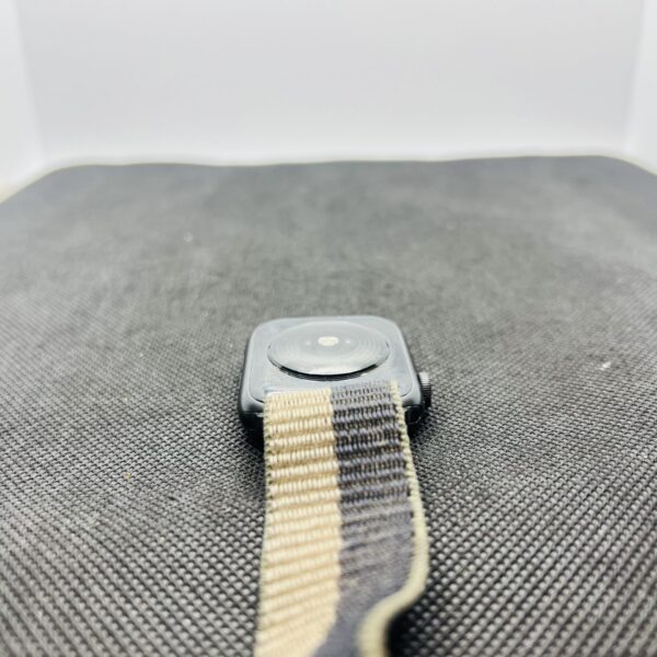 SALE: Apple Watch SE 1st Gen 44mm GPS Only Space Gray (Condition: Good) - With Black/Green Straps - Image 9