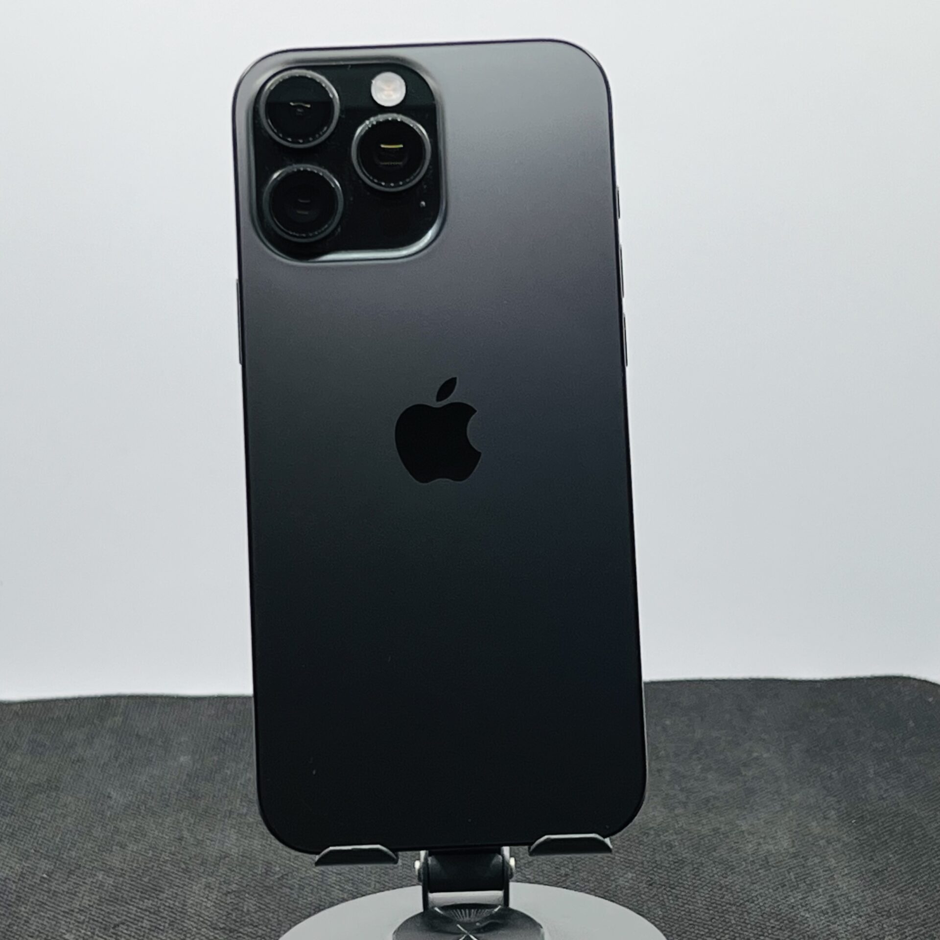 Apple iPhone 16 Pro Max 256GB Black Titanium – (Grade B) - Image 9