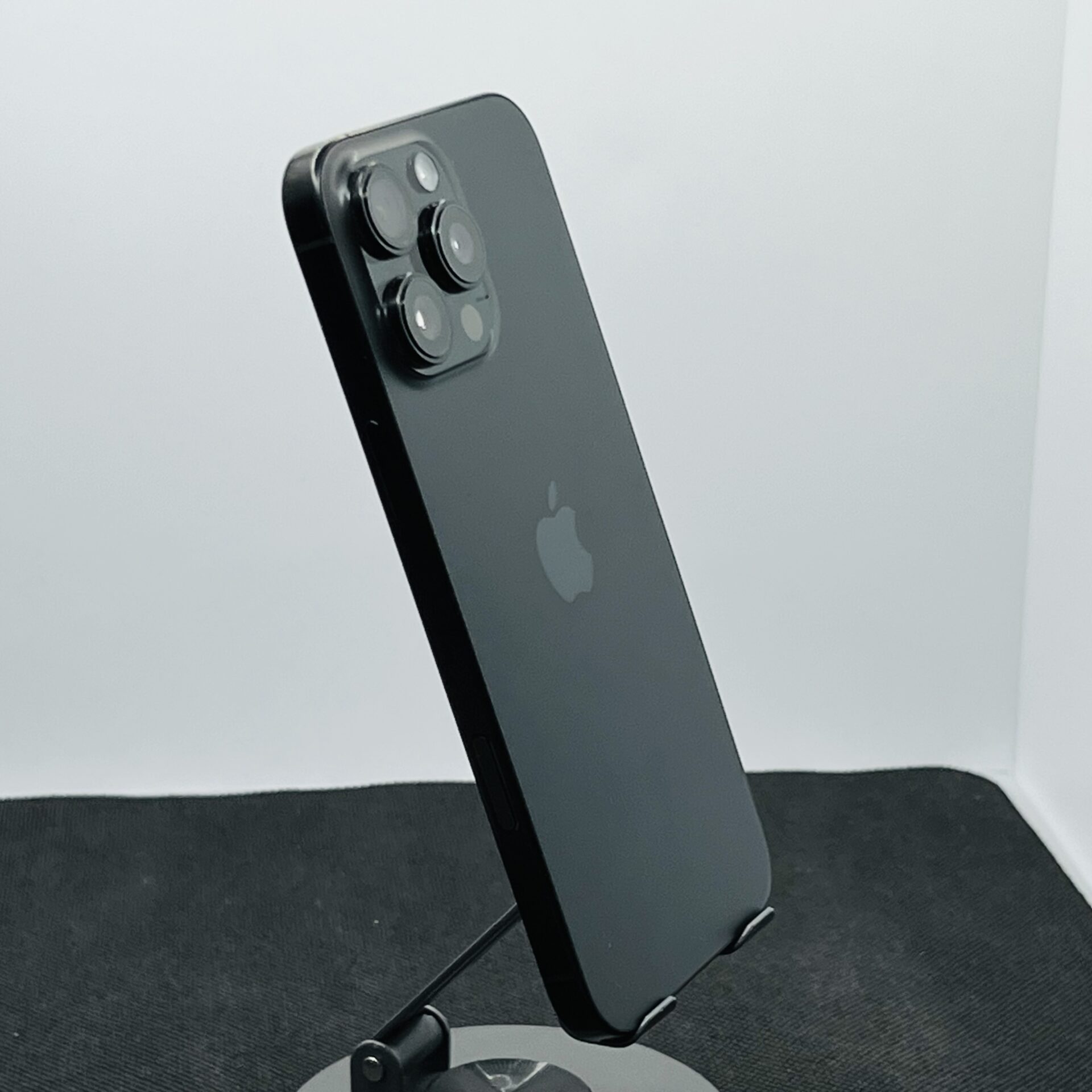 Apple iPhone 16 Pro Max 256GB Black Titanium – (Grade B) - Image 10