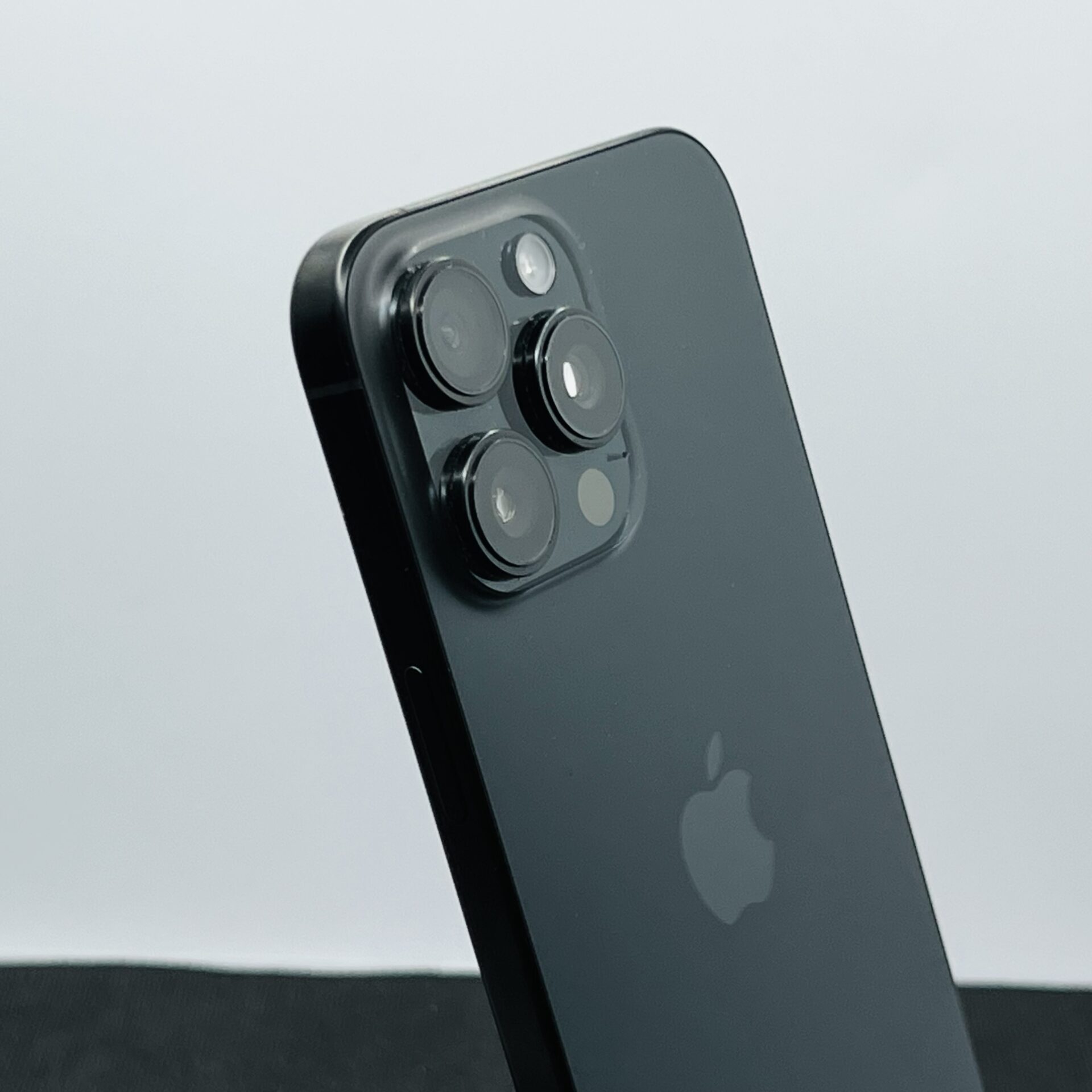 Apple iPhone 16 Pro Max 256GB Black Titanium – (Grade B) - Image 11