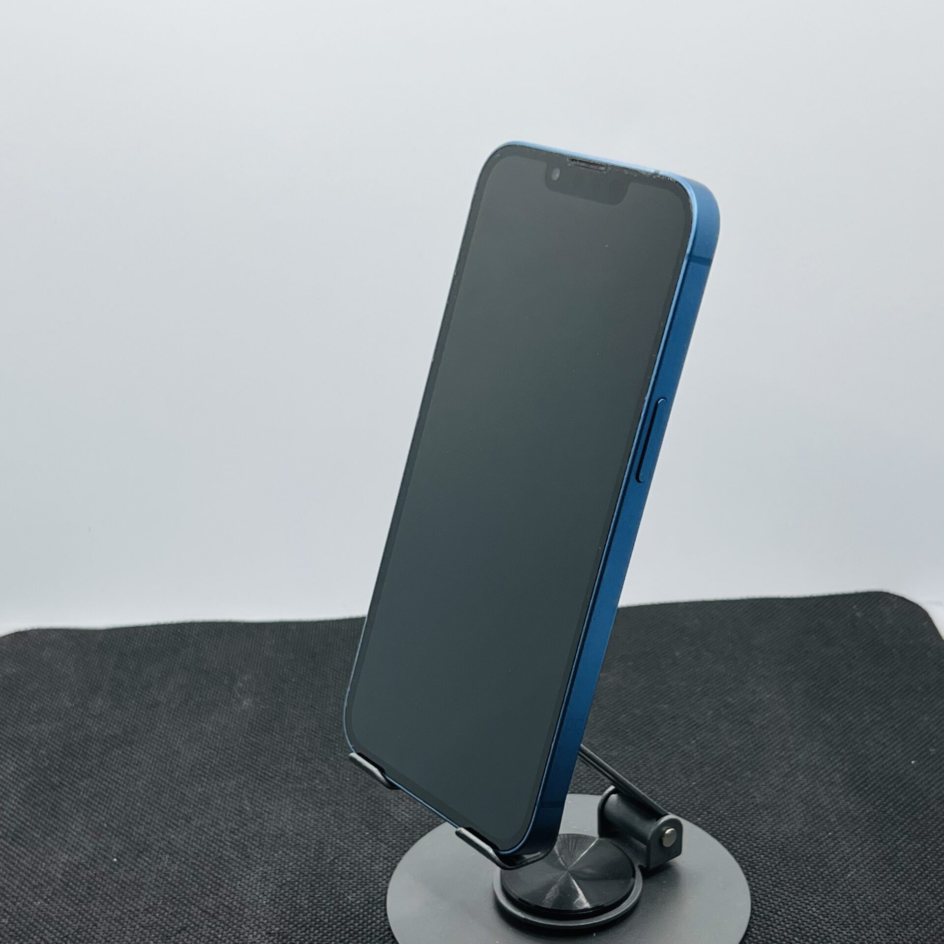 Apple iPhone 13 128GB Blue – (Grade B) - Image 7