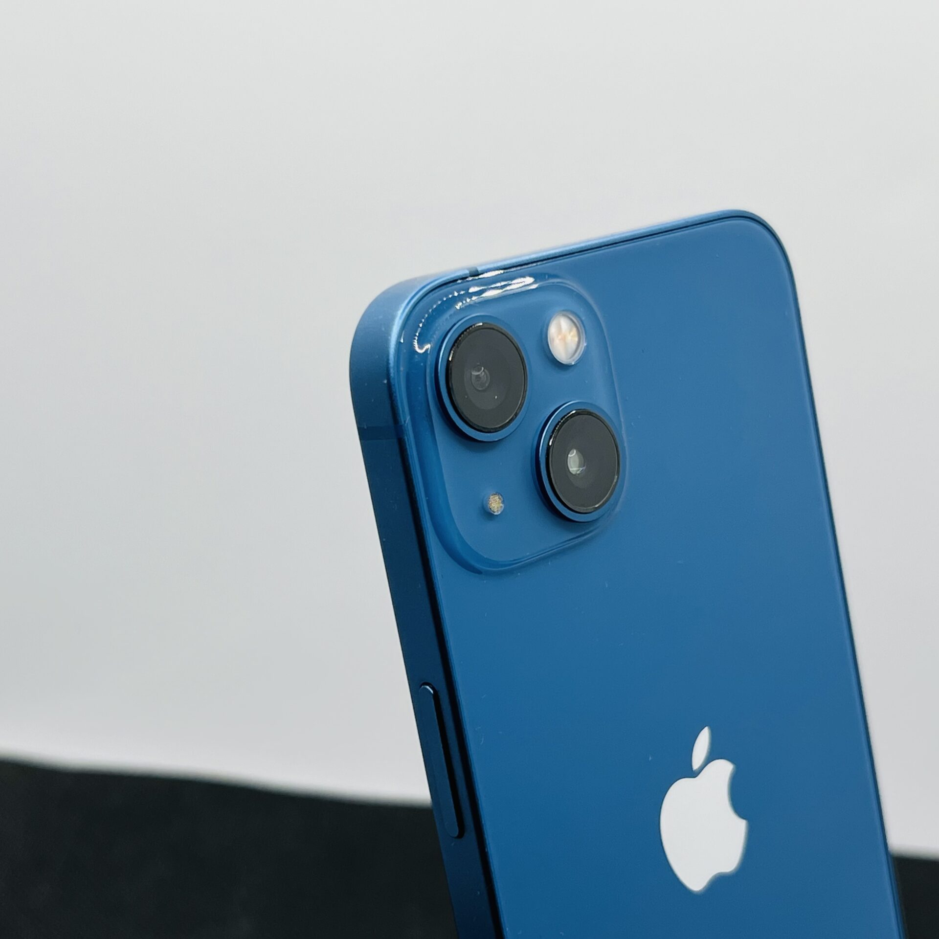 Apple iPhone 13 128GB Blue – (Grade B) - Image 10