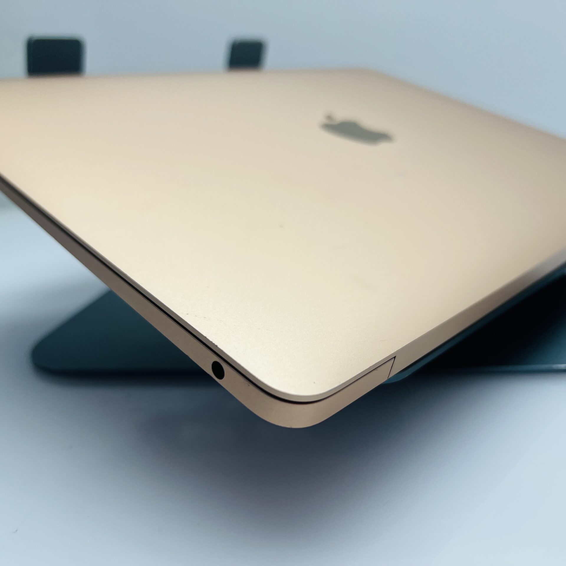 Apple MacBook Air “M1” 13-Inch 8CPU/7 GPU (2020) 8GB RAM 256GB SSD Rose Gold (Grade B) - Image 8