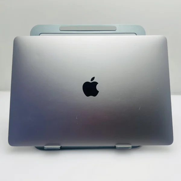 Apple MacBook Air “M1” 13-Inch 8CPU/7 GPU (2020) 8GB RAM 256GB SSD