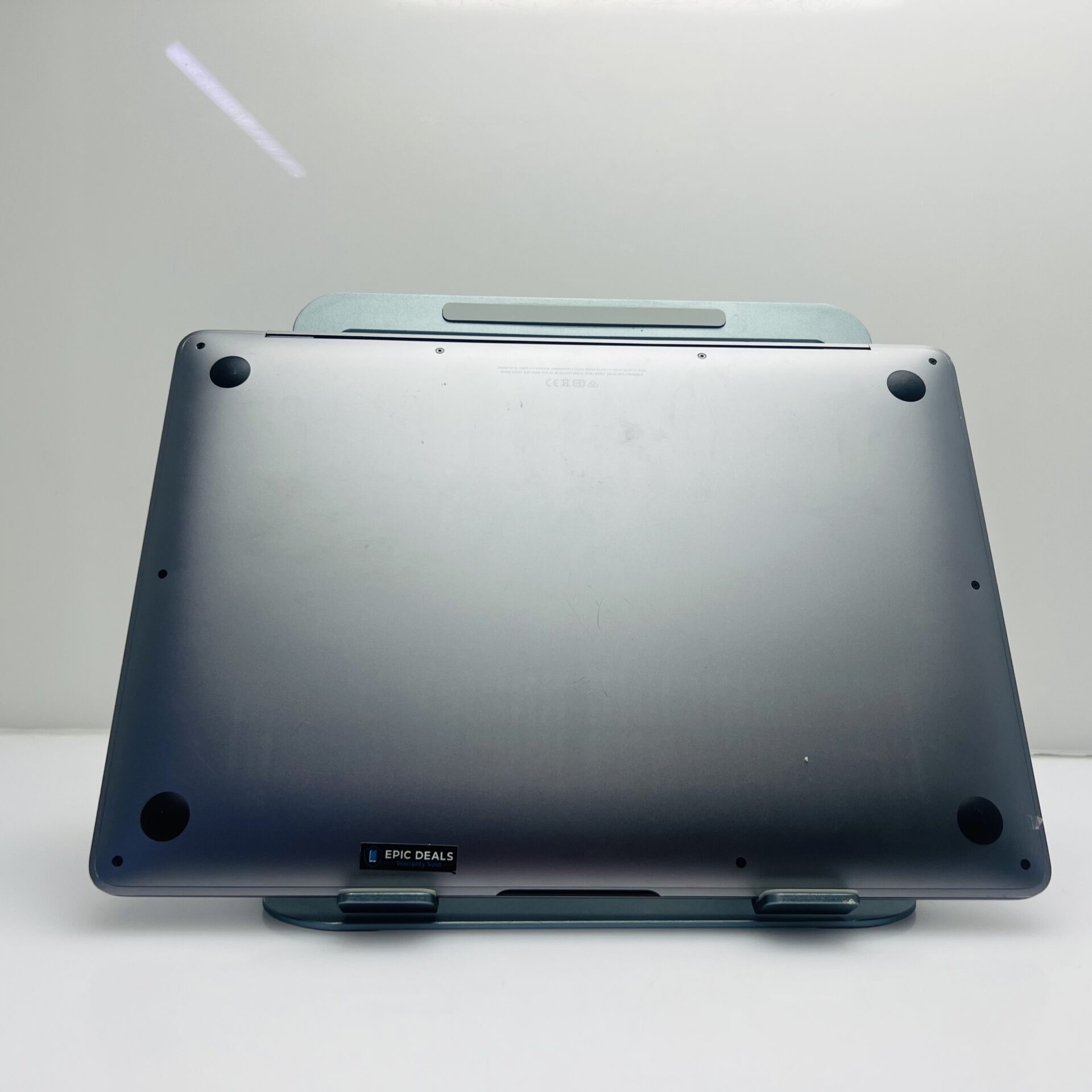 Apple MacBook Air “M1” 13-Inch 8CPU/7 GPU (2020) 8GB RAM 256GB SSD