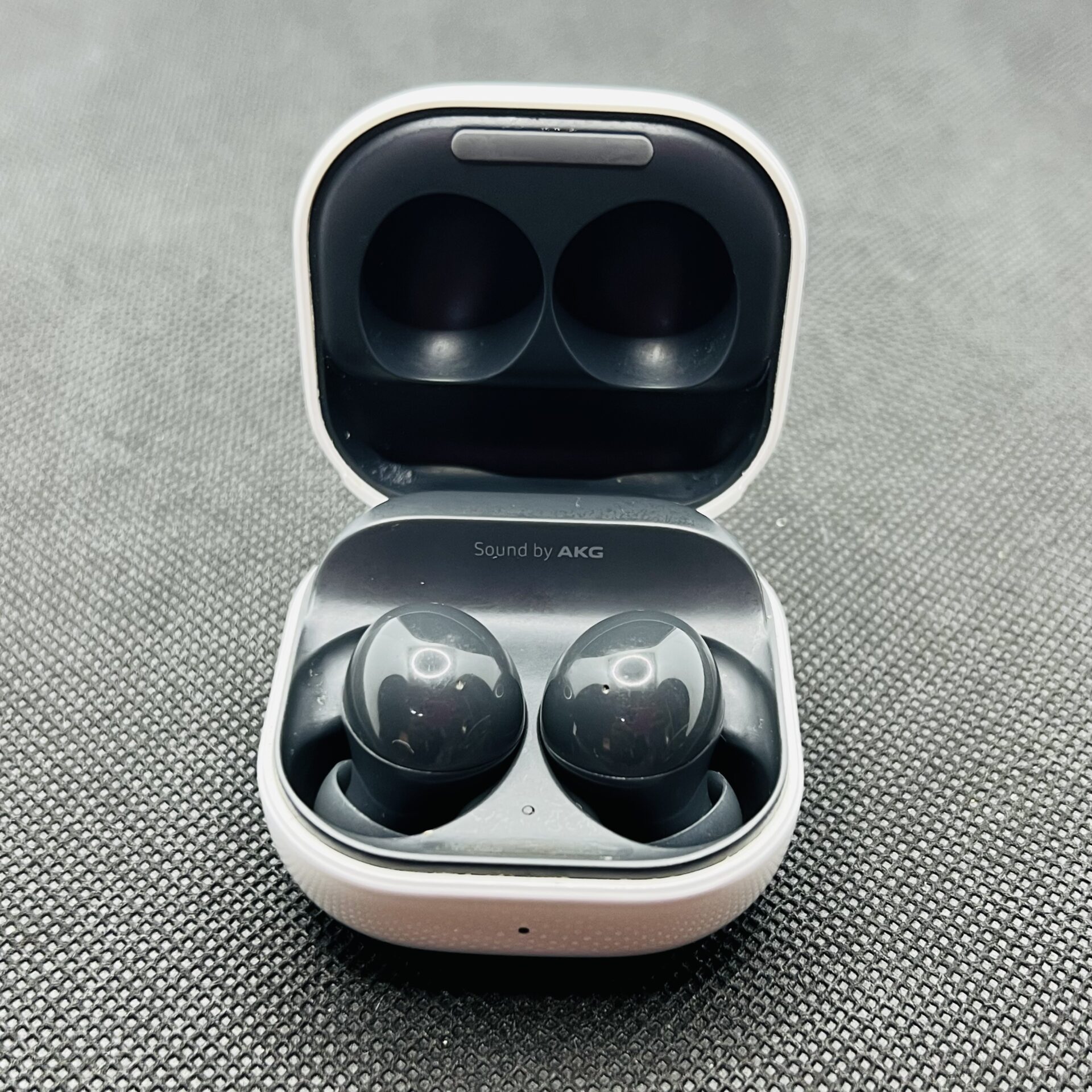 Samsung Galaxy Buds 2 Black – (Grade B) - Image 4