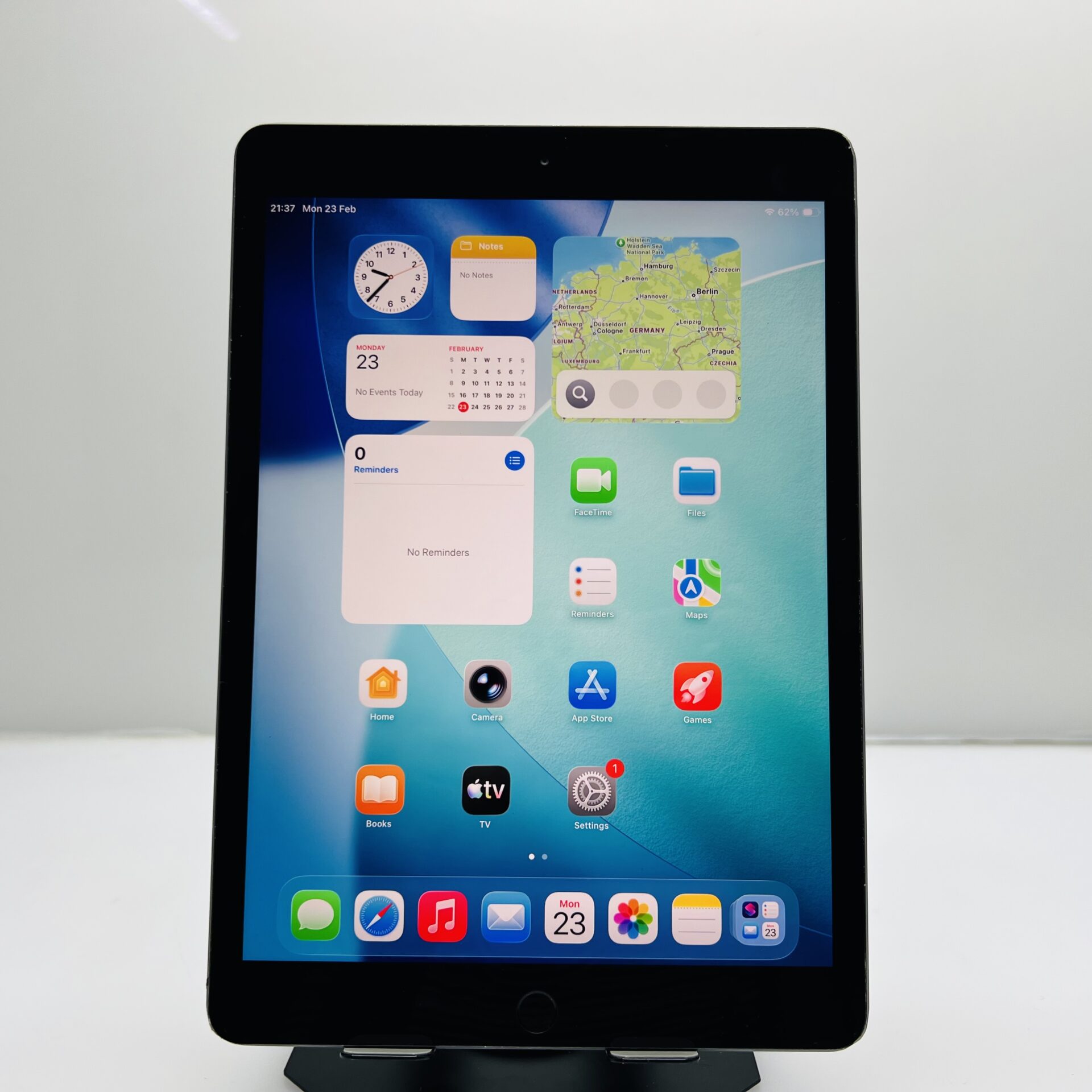 Apple iPad 10.2″ 8th Gen 128GB (Wifi Only) Space Gray (Grade B) - Damaged Casing - Image 2
