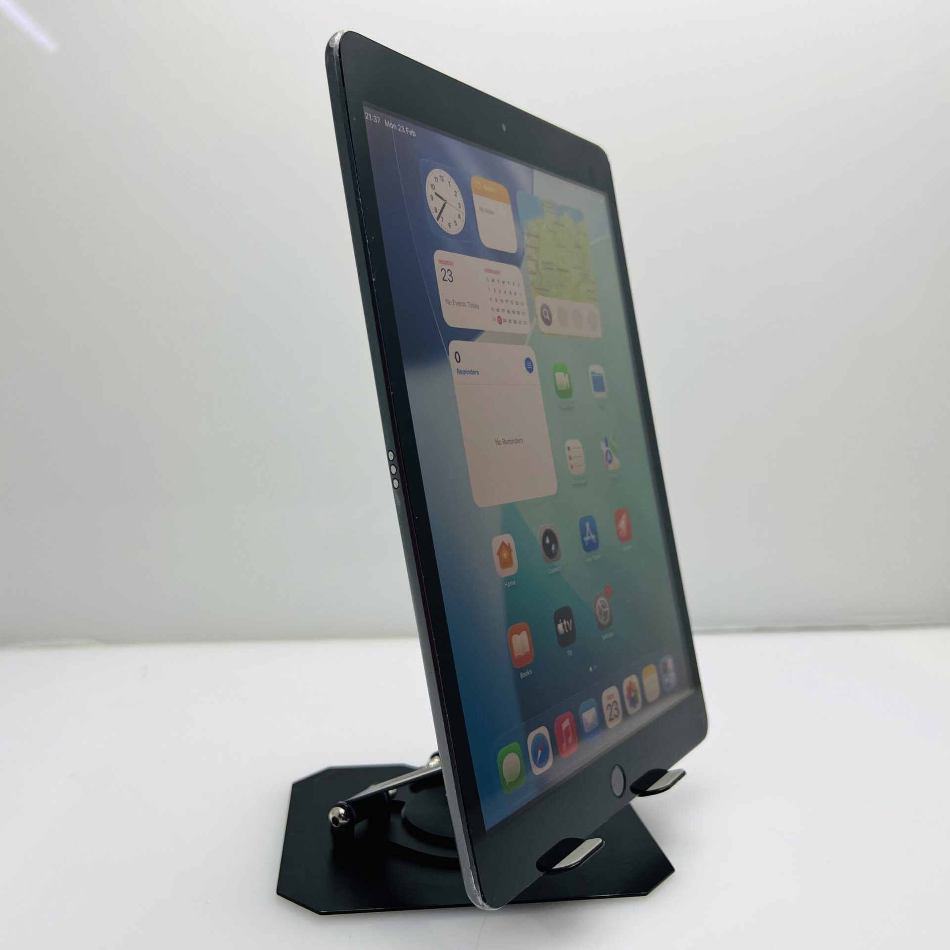 Apple iPad 10.2″ 8th Gen 128GB (Wifi Only) Space Gray (Grade B) - Damaged Casing - Image 3