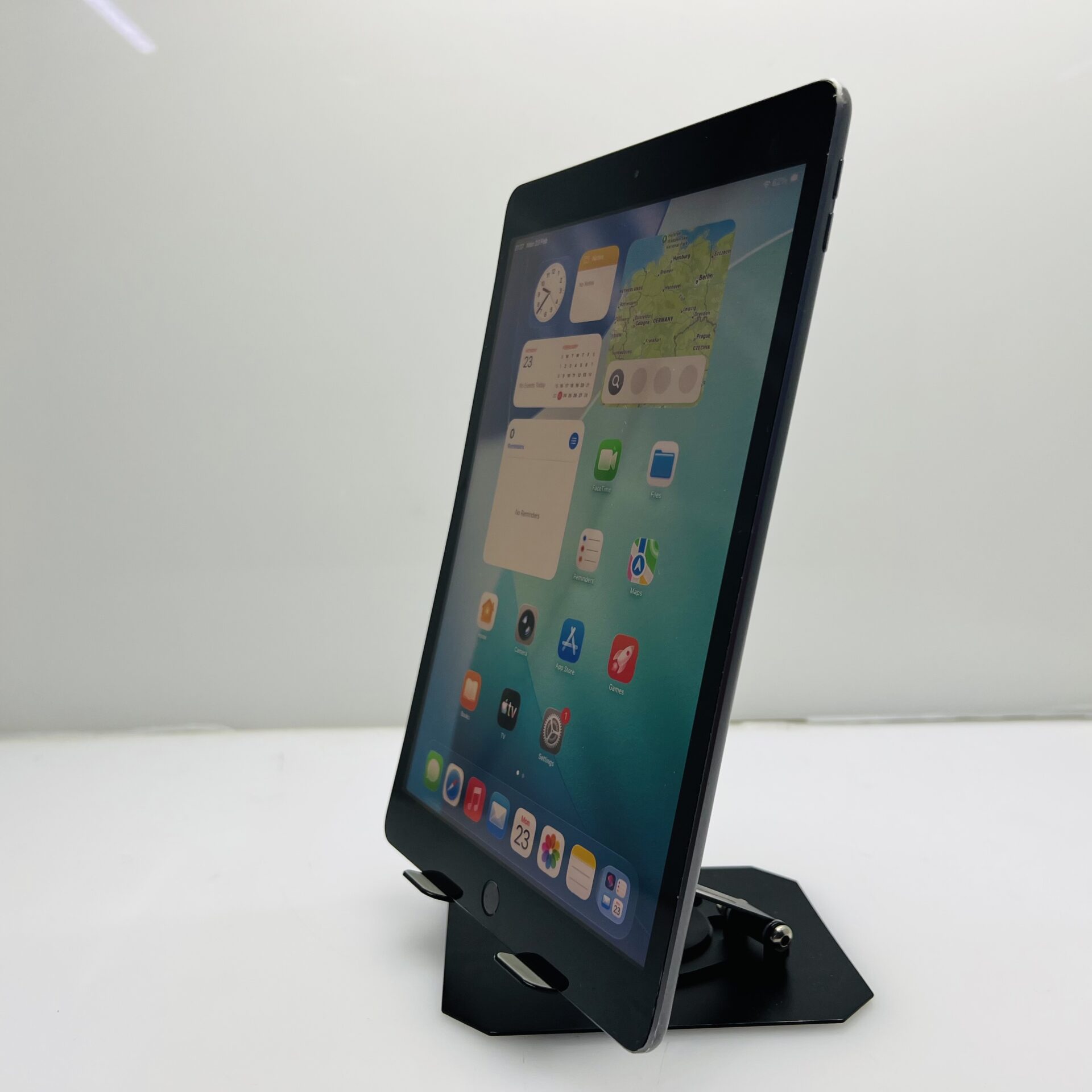 Apple iPad 10.2″ 8th Gen 128GB (Wifi Only) Space Gray (Grade B) - Damaged Casing - Image 4