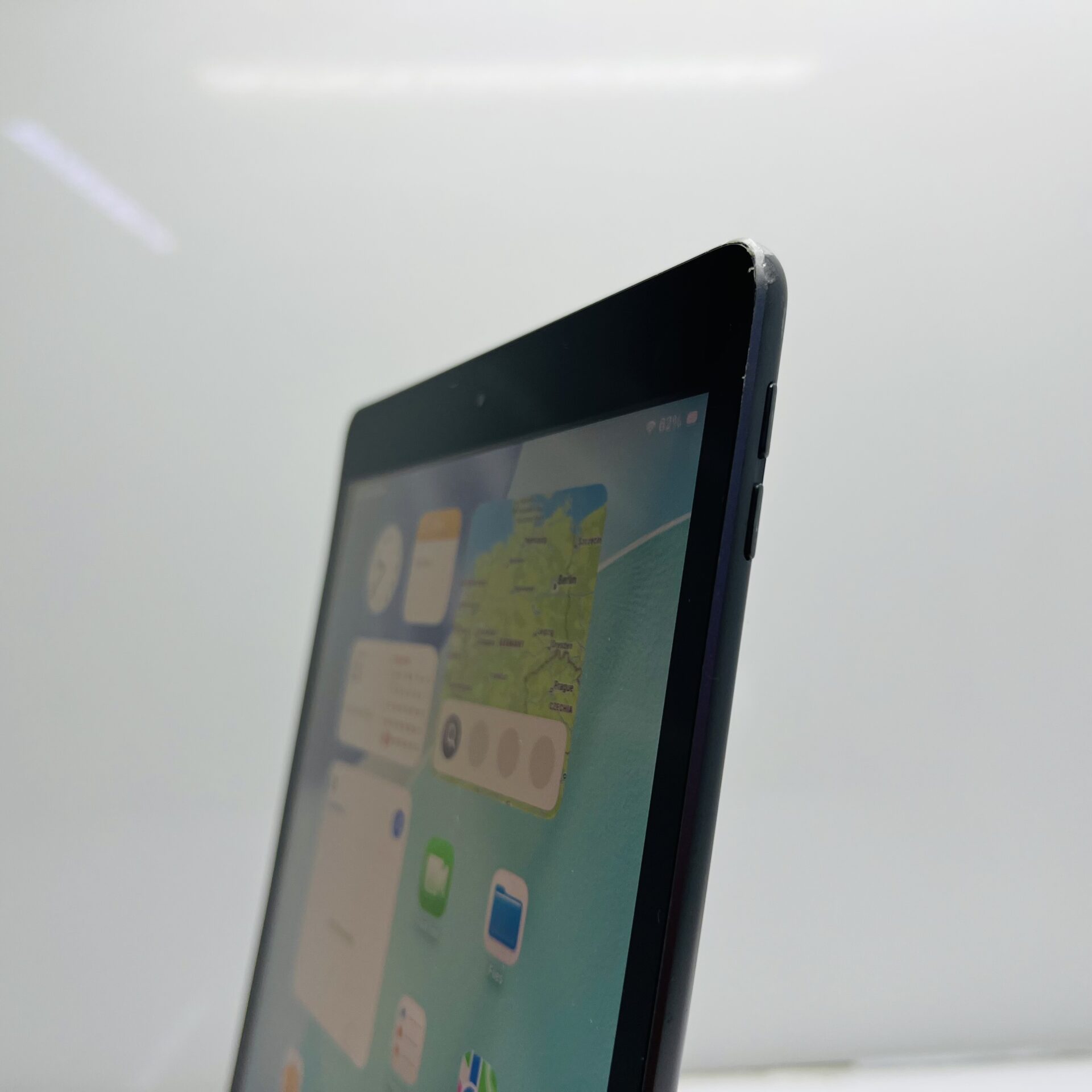 Apple iPad 10.2″ 8th Gen 128GB (Wifi Only) Space Gray (Grade B) - Damaged Casing - Image 5