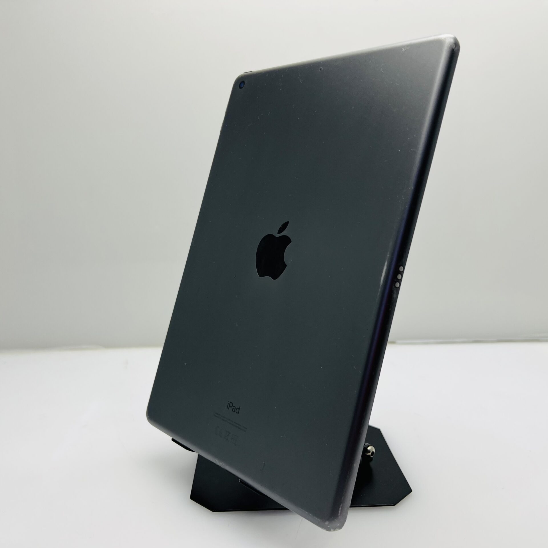 Apple iPad 10.2″ 8th Gen 128GB (Wifi Only) Space Gray (Grade B) - Damaged Casing - Image 7