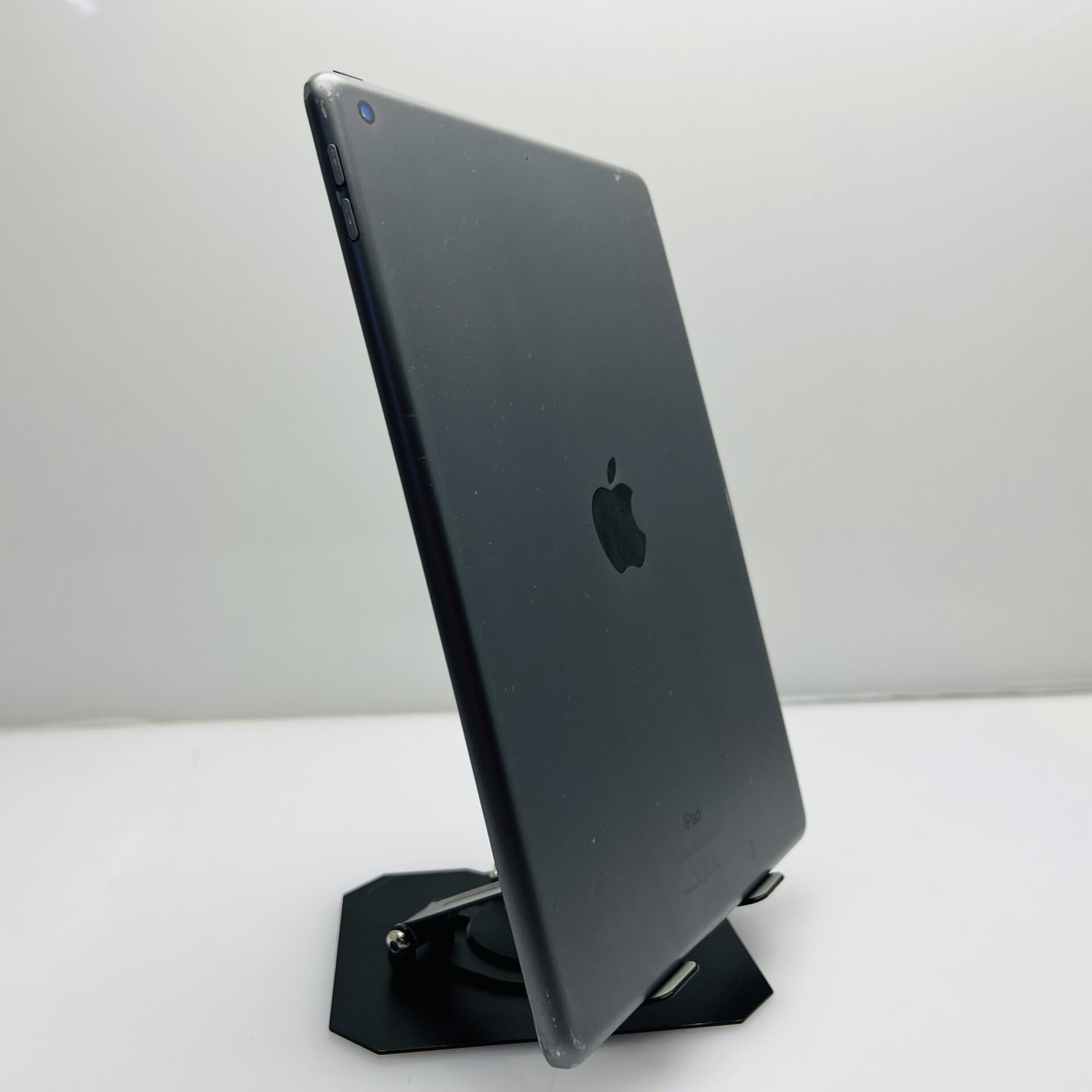 Apple iPad 10.2″ 8th Gen 128GB (Wifi Only) Space Gray (Grade B) - Damaged Casing - Image 9
