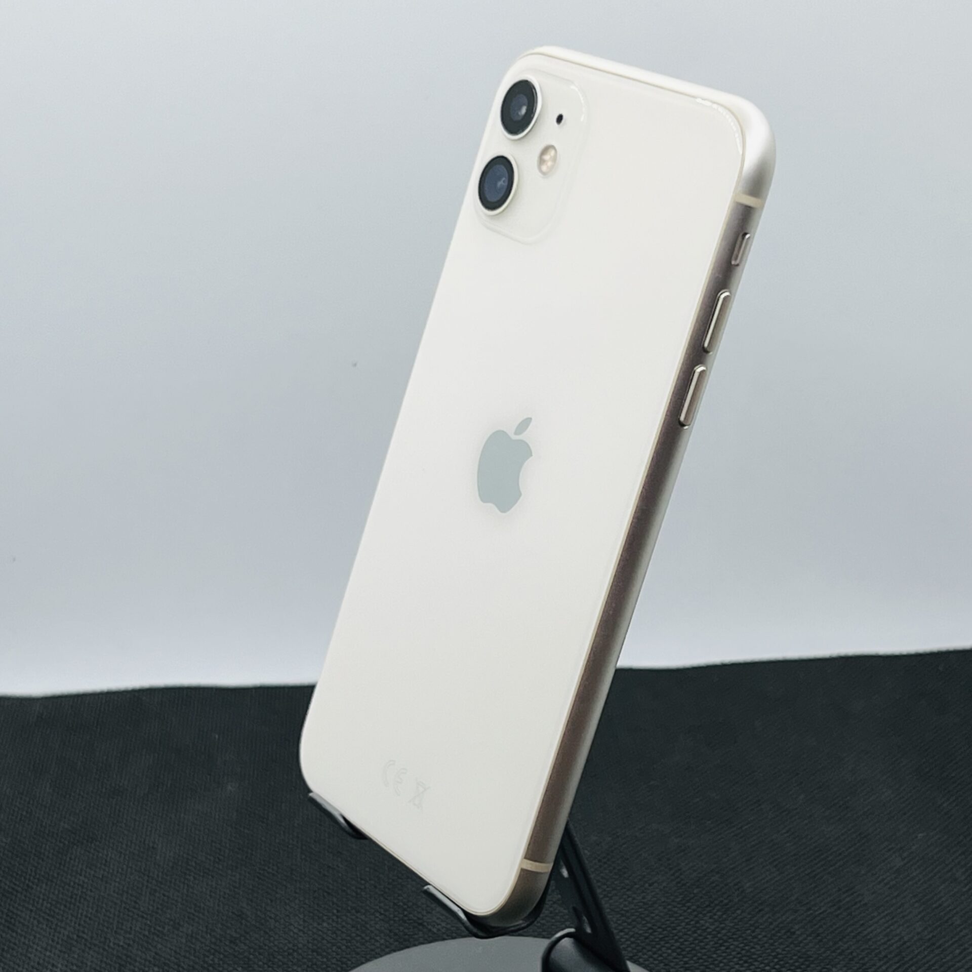 Apple iPhone 11 64GB White – (Grade B) | Epic Deals SA