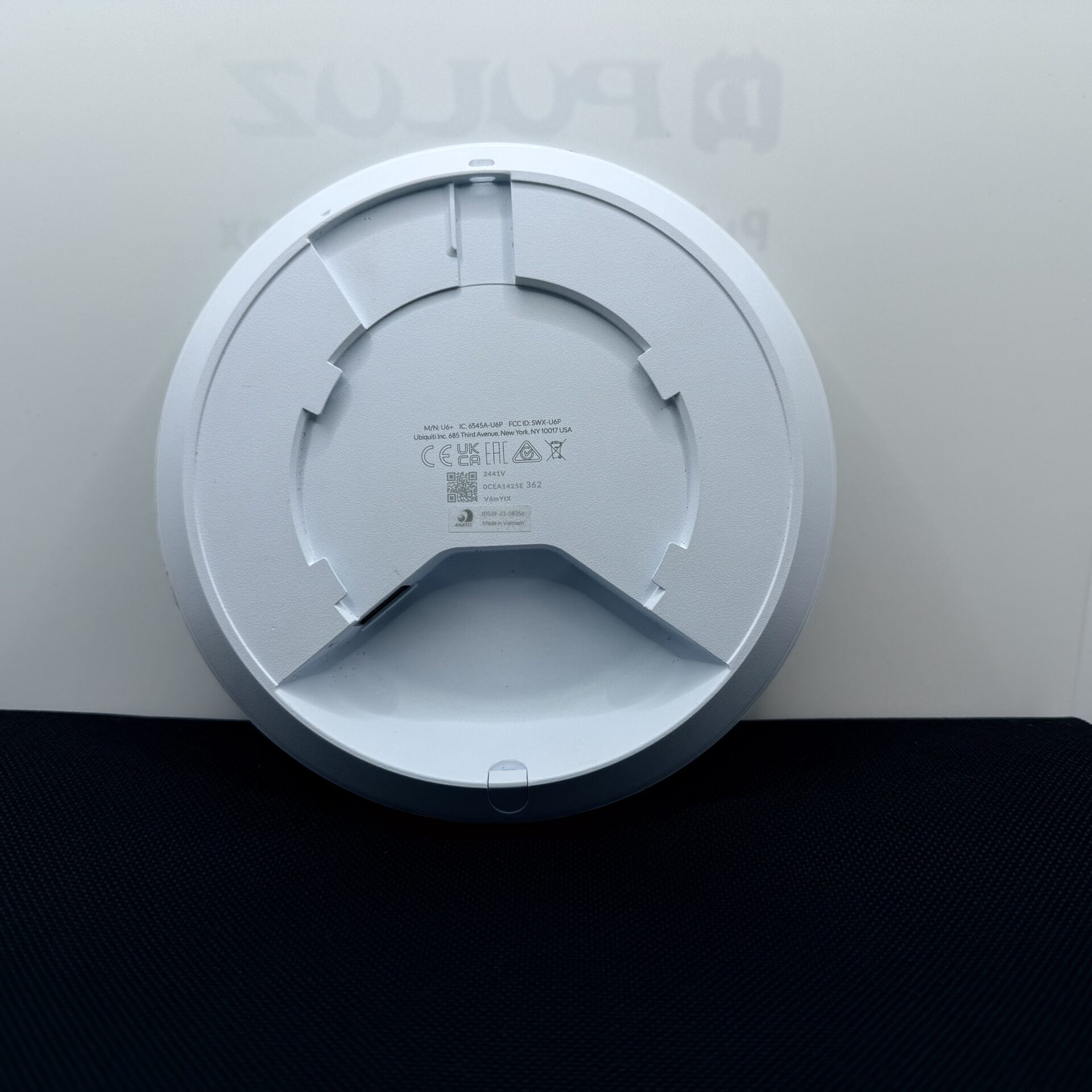 Ubiquiti Networks U6 + 4 Spatial Streams Wifi 6 Acess Point White – (Grade B) - Image 5
