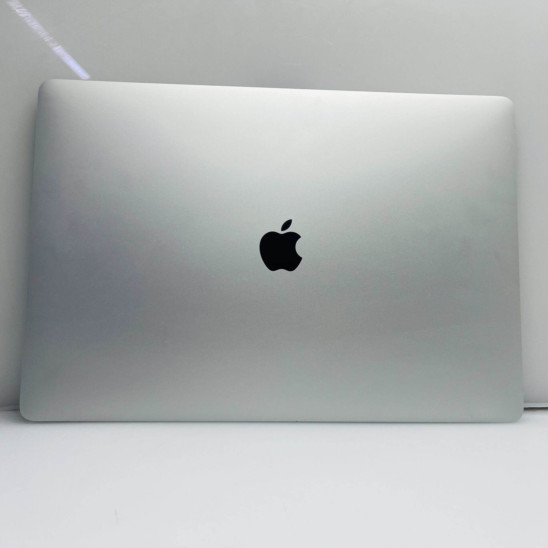 Apple Macbook Pro 16-inch “Core i9” 2.40GHz (TouchBar/2019) 32GB