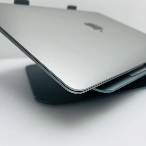 Apple MacBook Air 13-Inch “Core i3” 1.1GHz (Retina, 2020) 8GB RAM