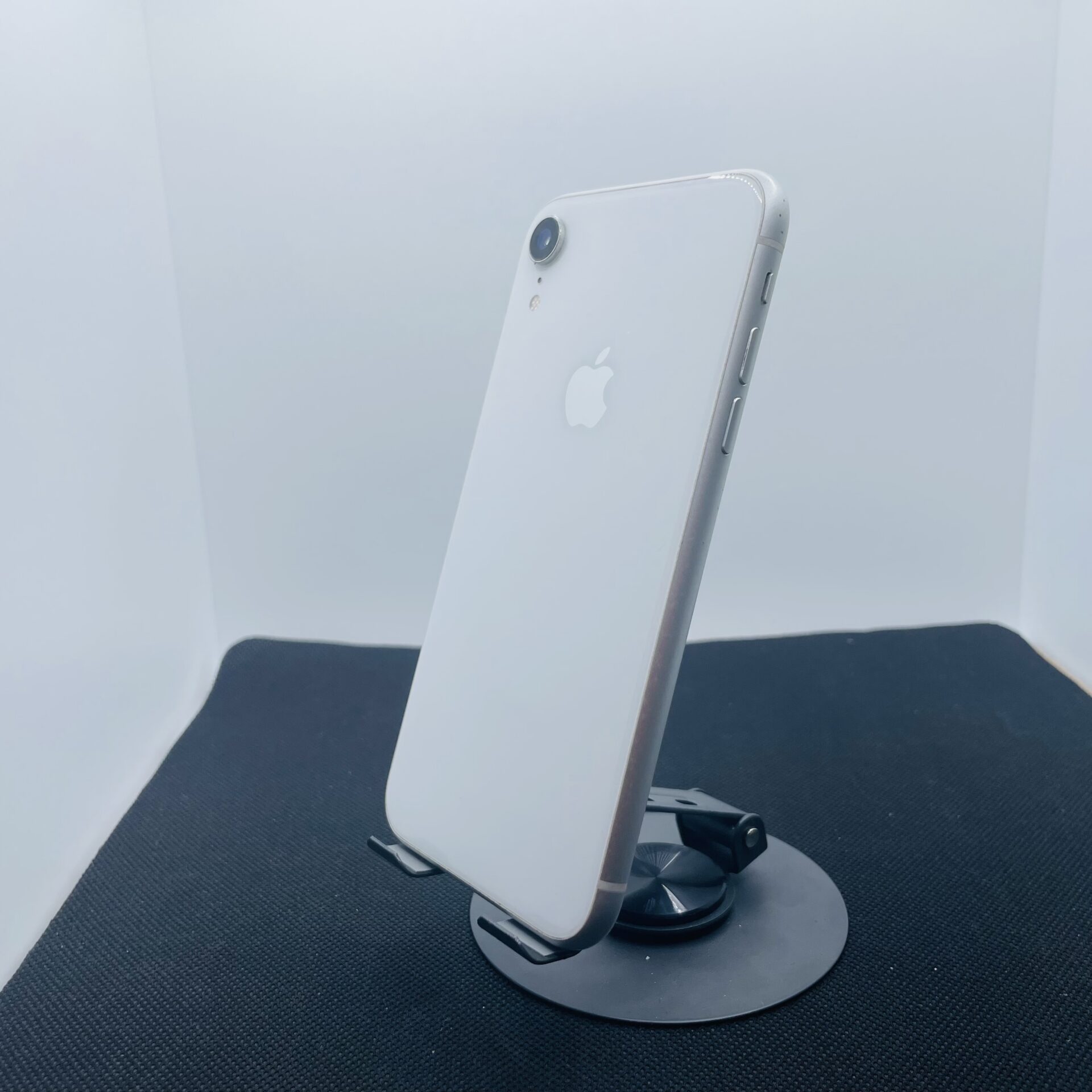 Apple iPhone XR 128GB White (Grade B) - Minor Bright Spots | Epic