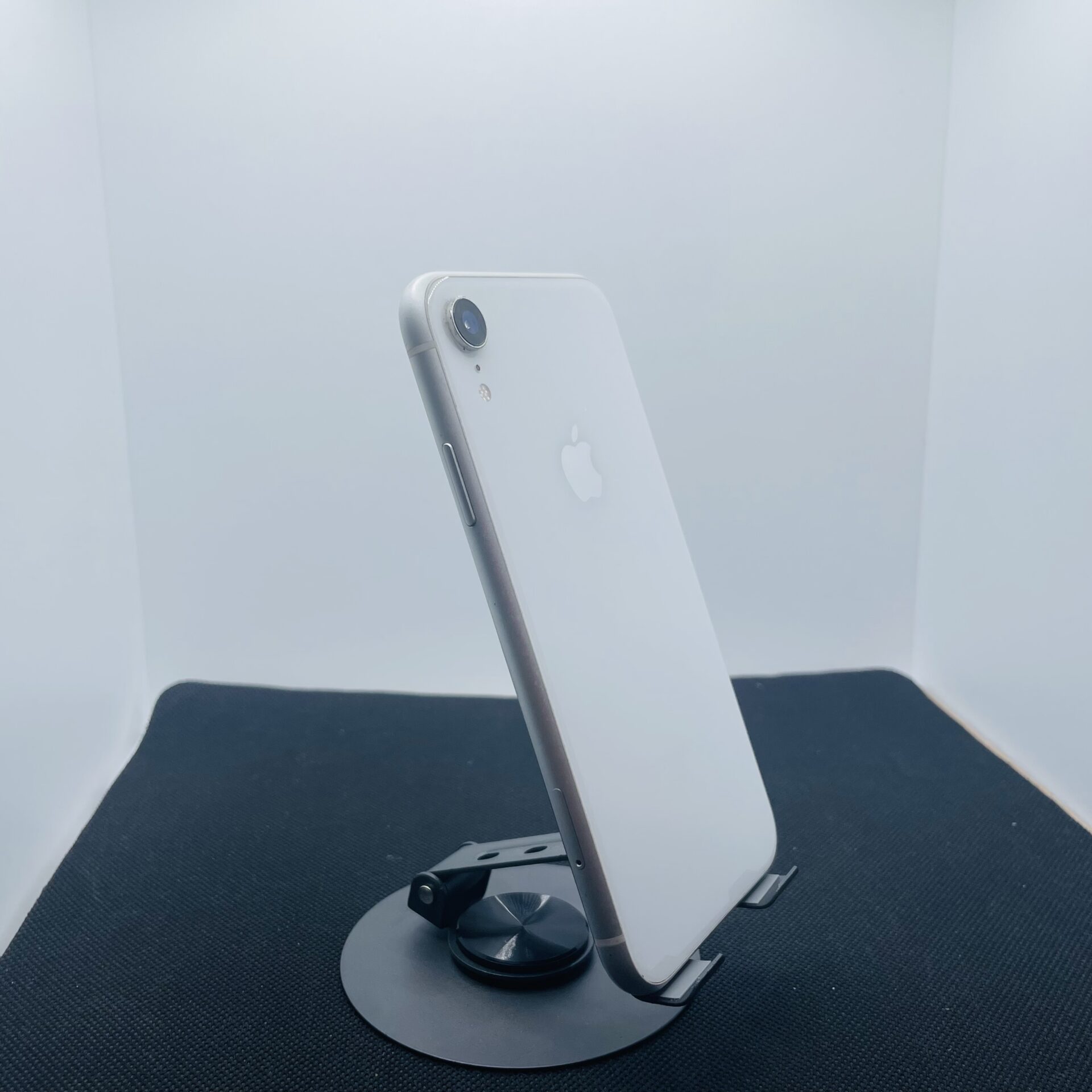 Apple iPhone XR 128GB White (Grade B) - Minor Bright Spots | Epic