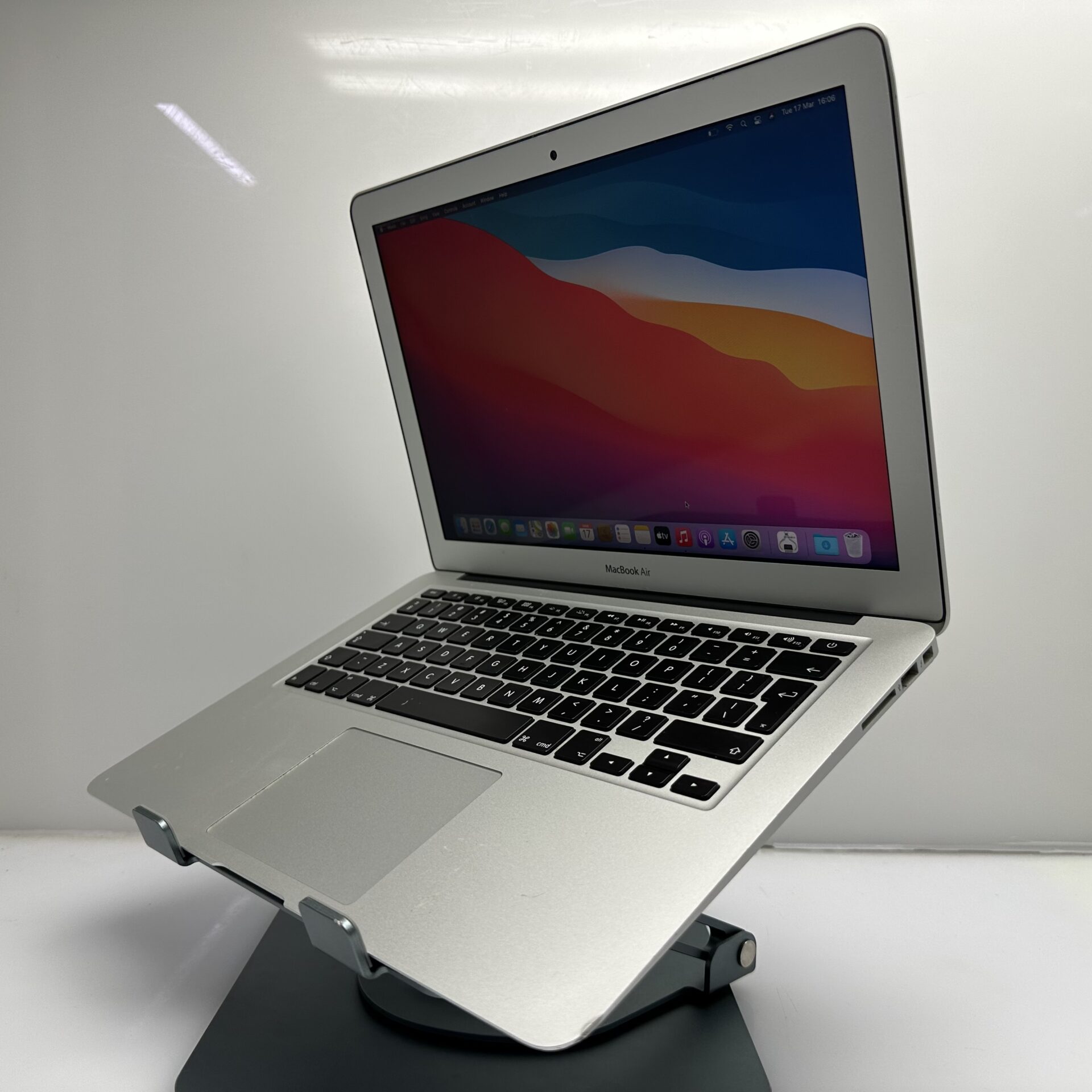 Apple Macbook Air 13-inch “Core i5” 1.8GHz (2017) 8GB RAM 256GB