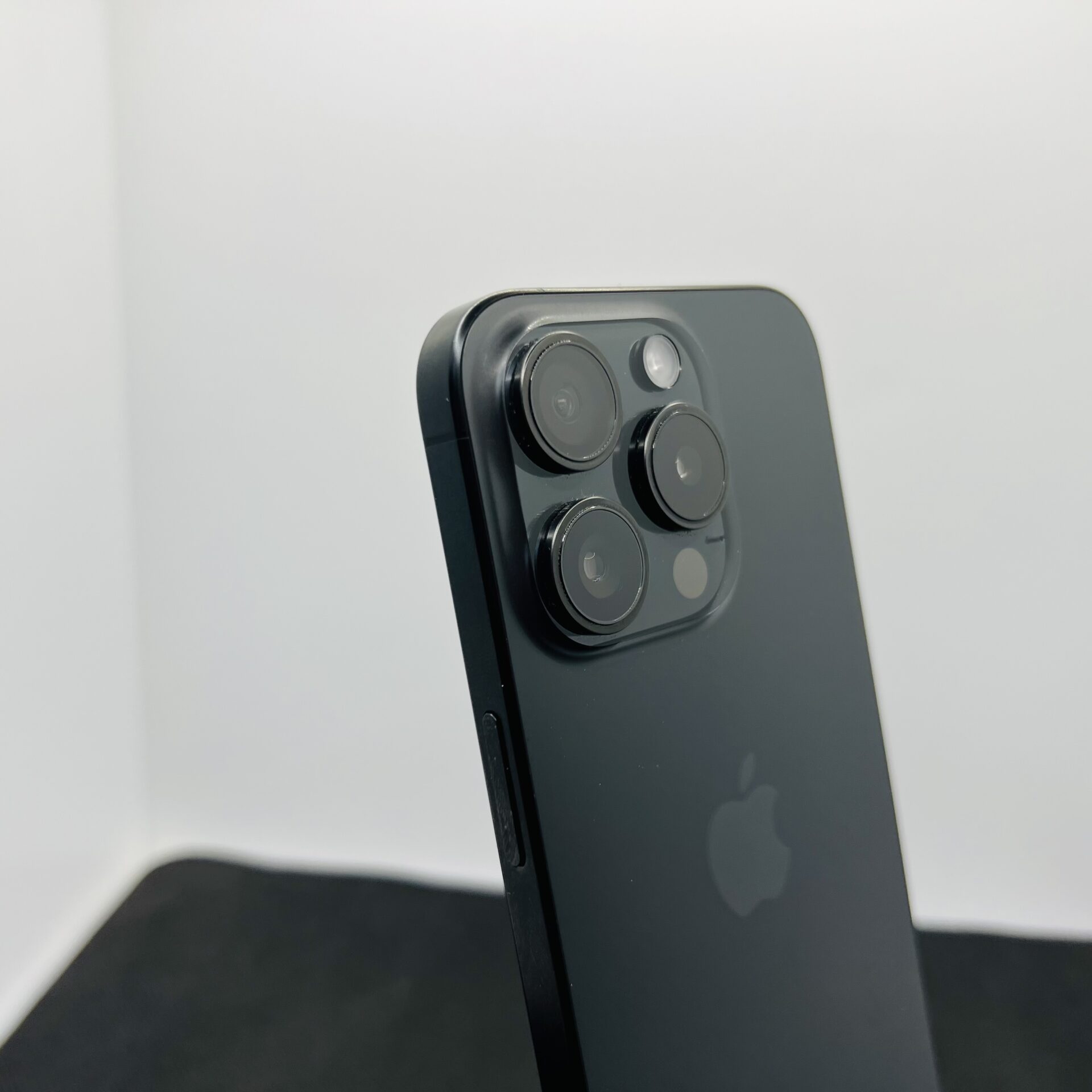 Apple iPhone 15 Pro 256GB Black Titanium – (Grade B) | Epic Deals SA