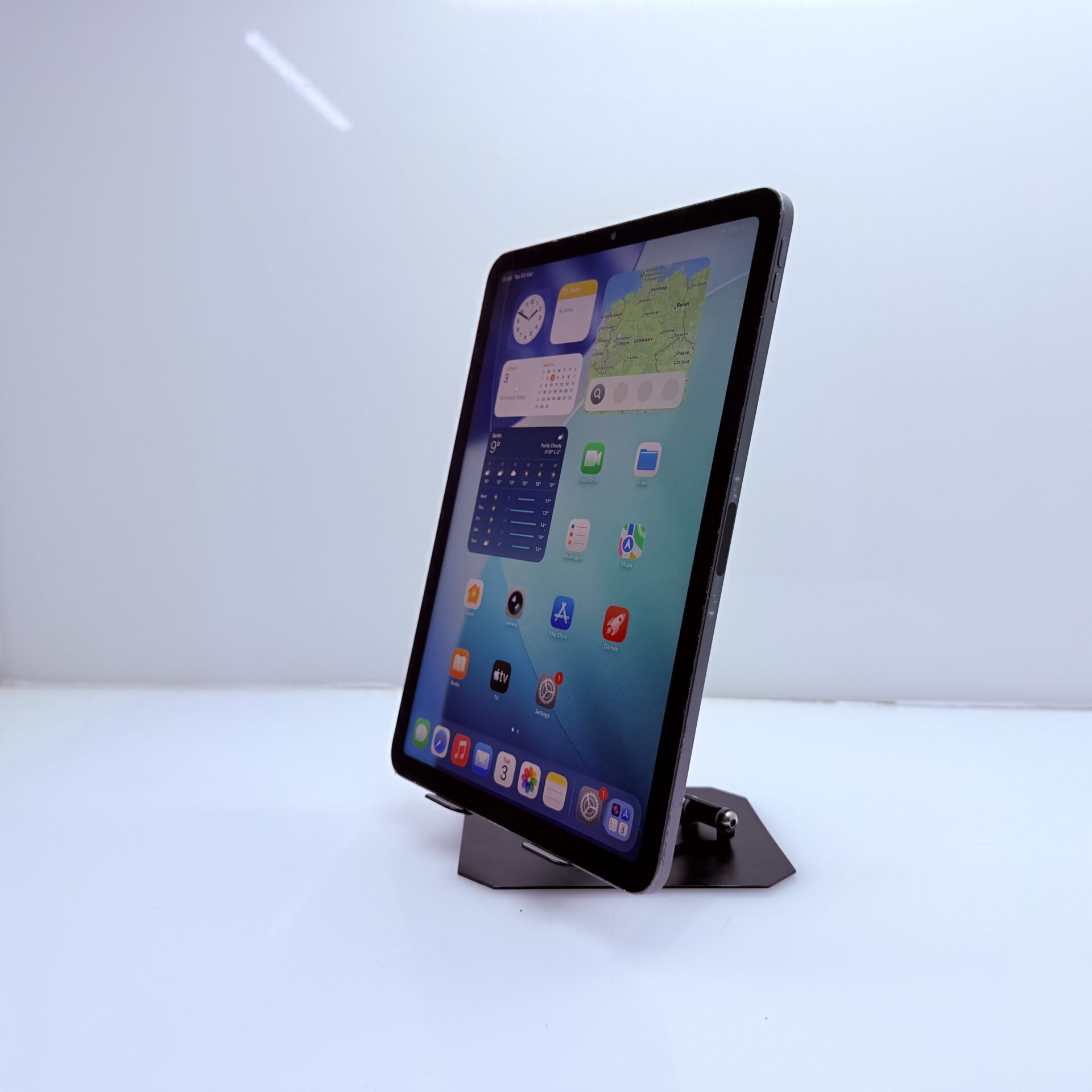 Apple iPad Air 5th Gen 64GB (Wifi Only) Space Gray – (Grade B) - Image 4