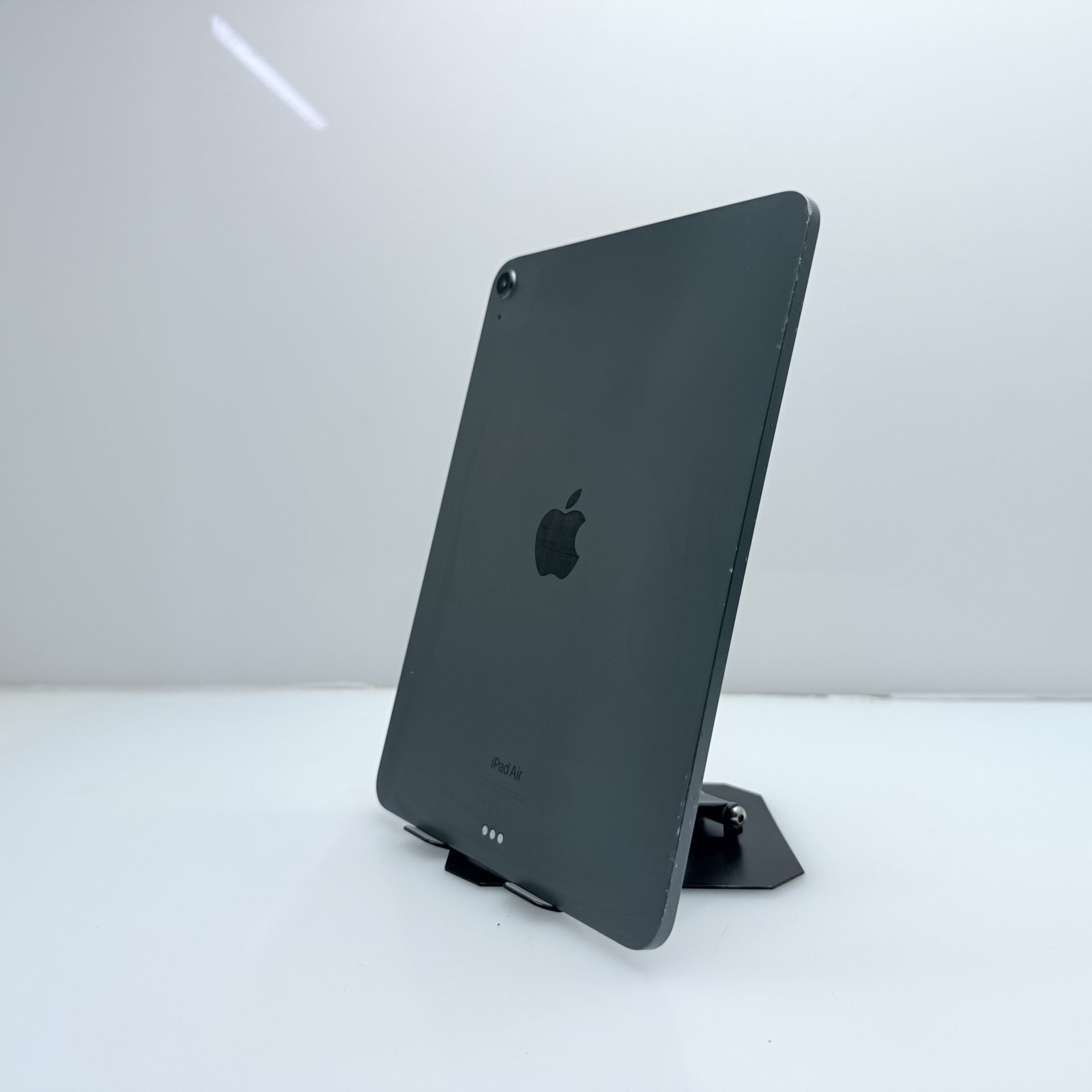 Apple iPad Air 5th Gen 64GB (Wifi Only) Space Gray – (Grade B