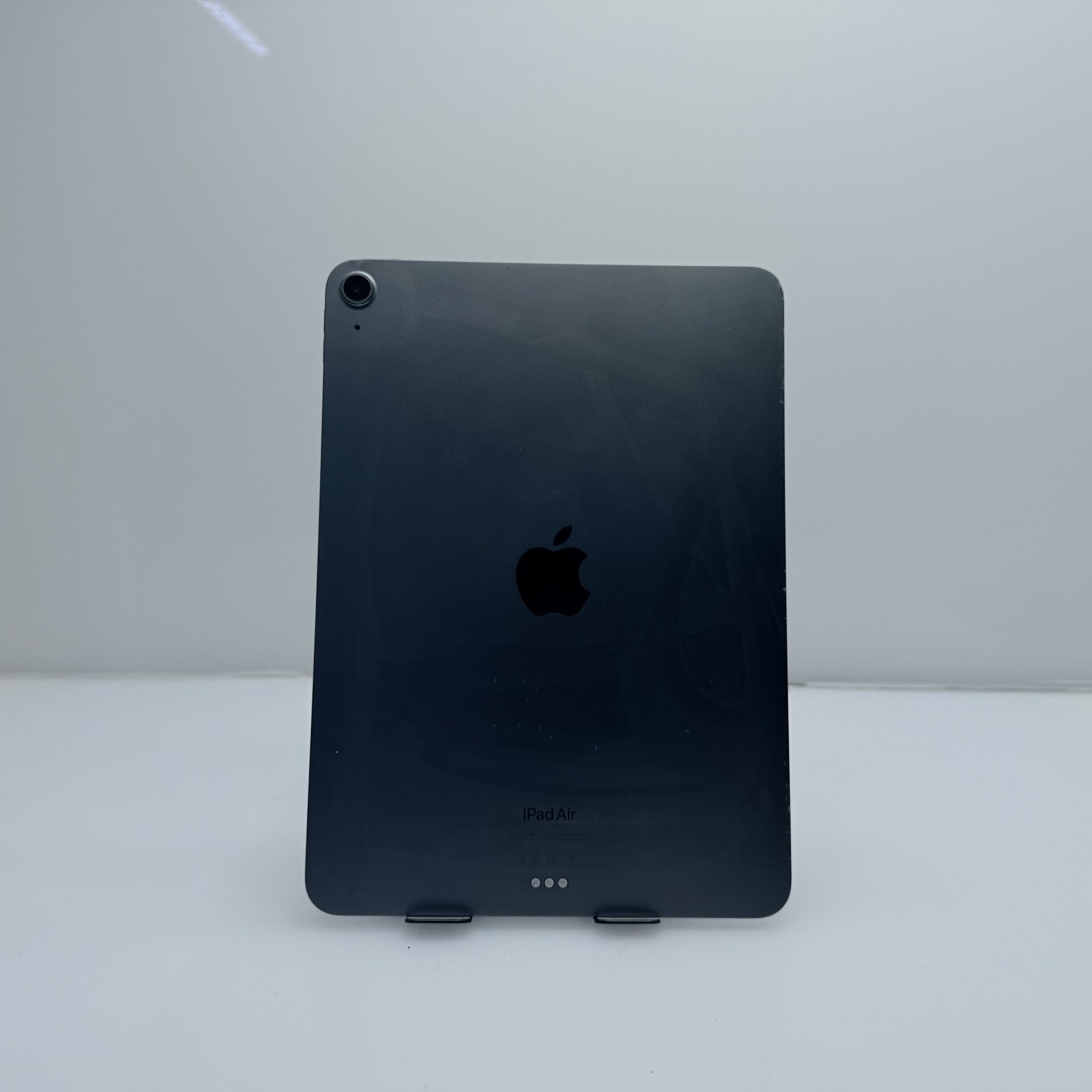 Apple iPad Air 5th Gen 64GB (Wifi Only) Space Gray – (Grade B) - Image 5