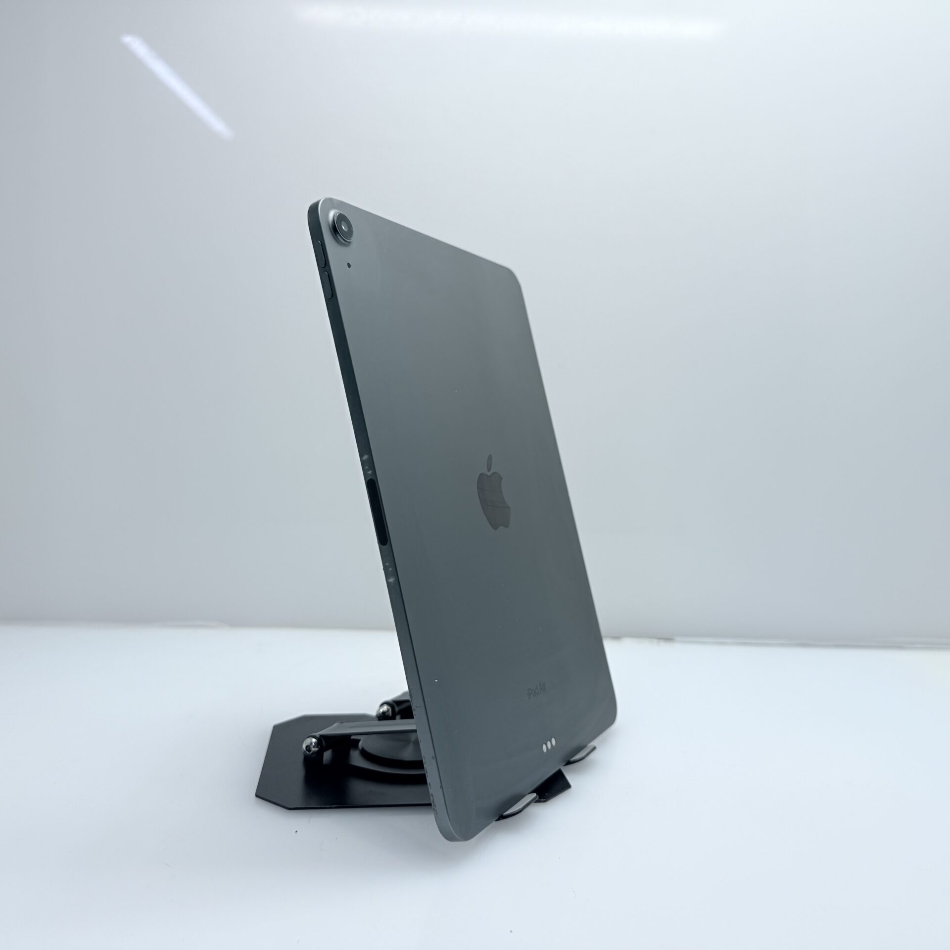 Apple iPad Air 5th Gen 64GB (Wifi Only) Space Gray – (Grade B) - Image 6