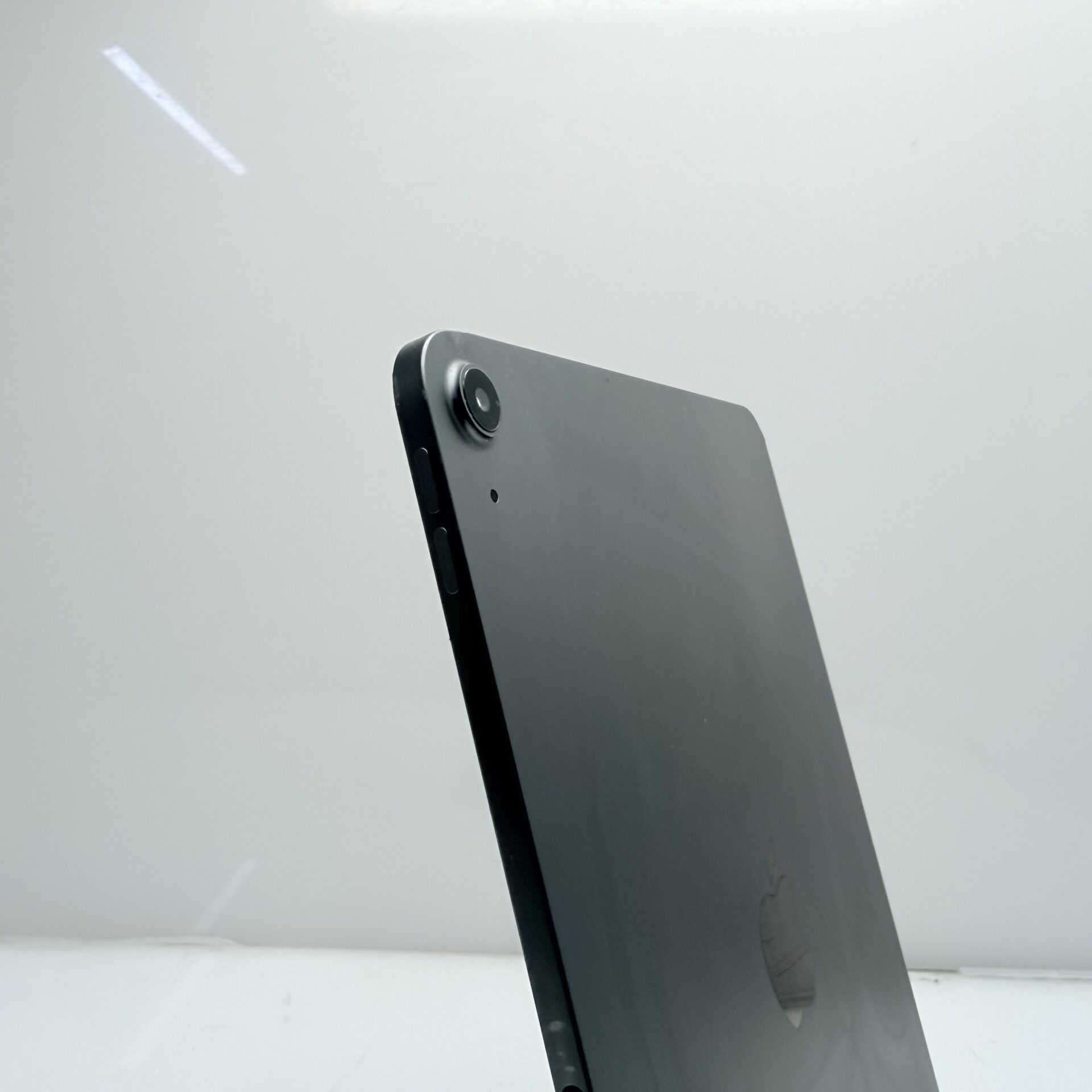 Apple iPad Air 5th Gen 64GB (Wifi Only) Space Gray – (Grade B) - Image 7
