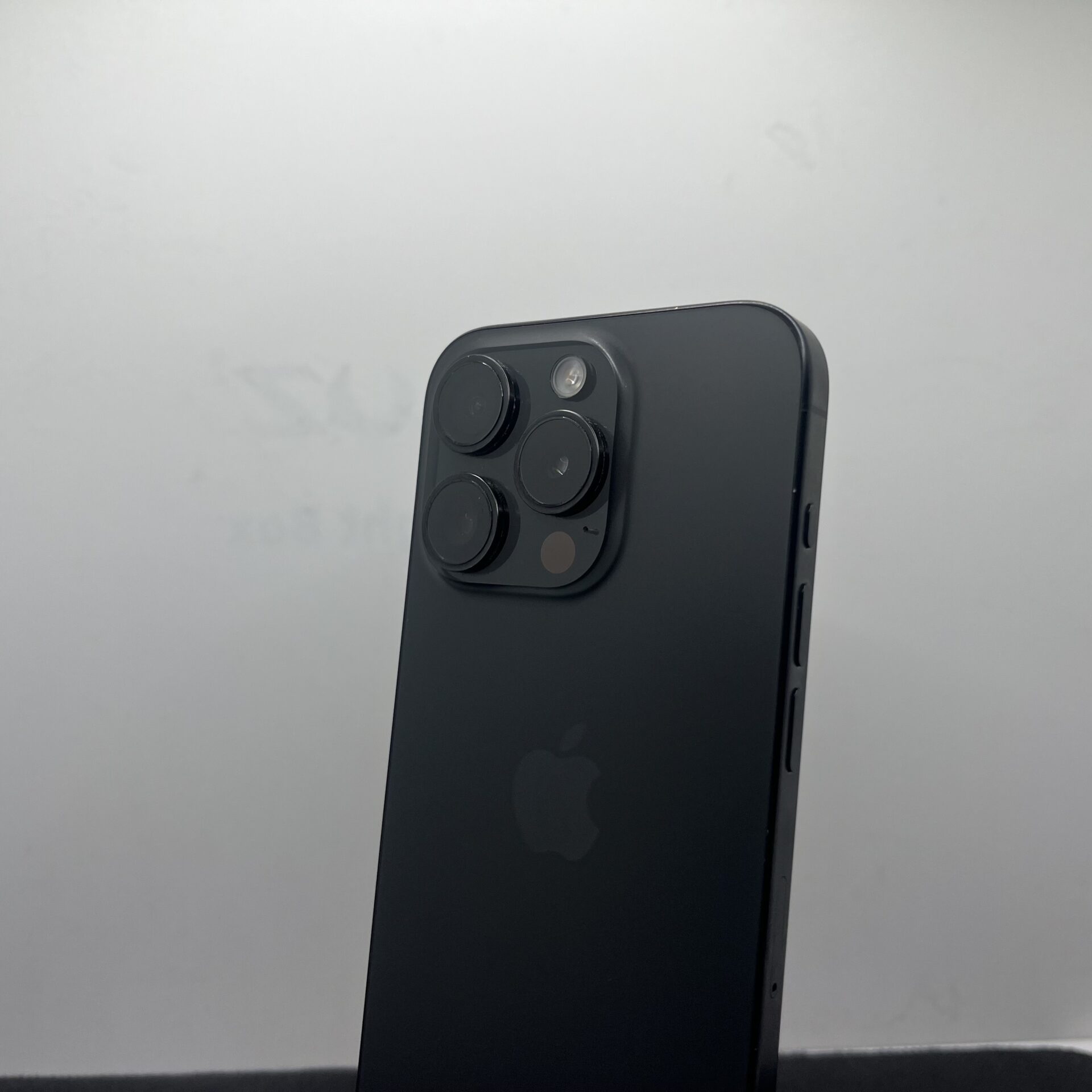 Apple iPhone 15 Pro 256GB Black Titanium - (Grade B) - Image 11