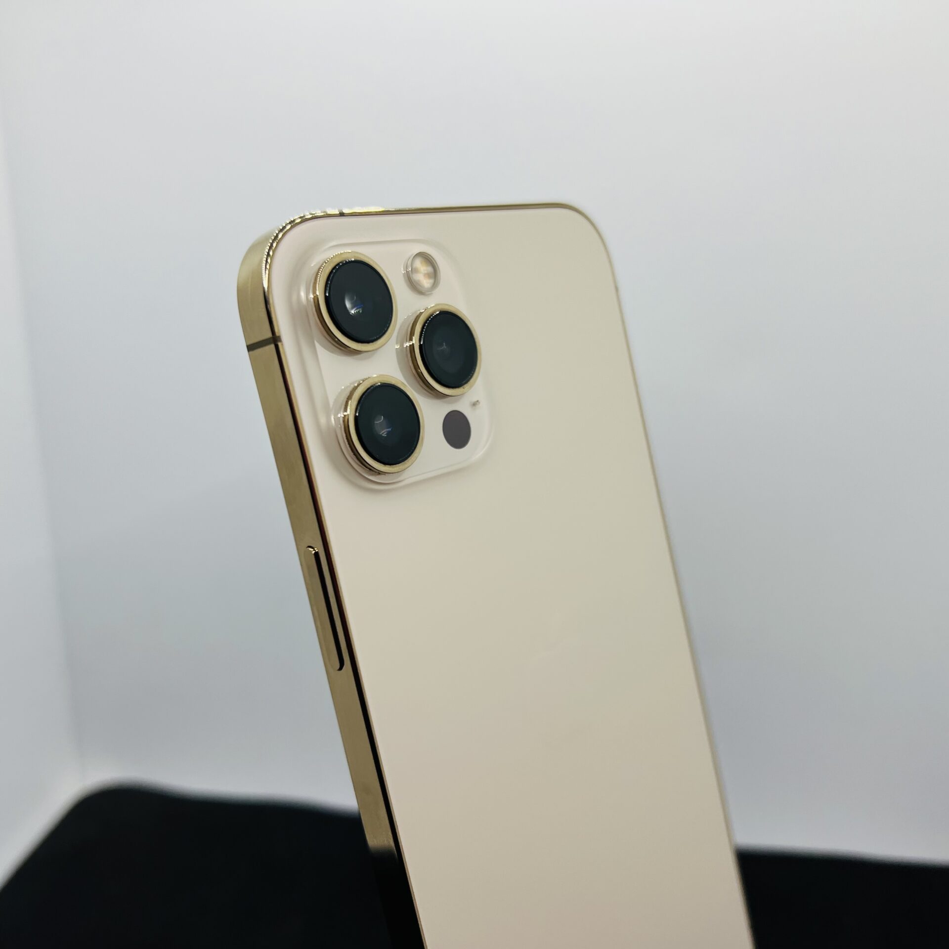 Apple iPhone 12 Pro Max 256GB Gold – (Grade B) | Epic Deals SA