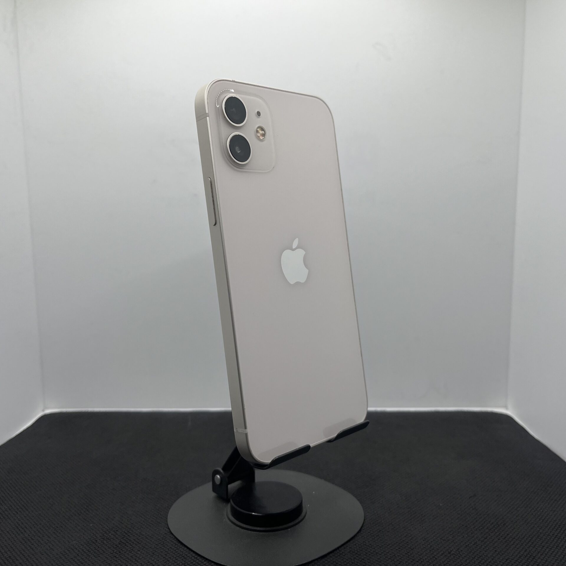 Apple iPhone 12 128GB White - (Grade B) - Image 8