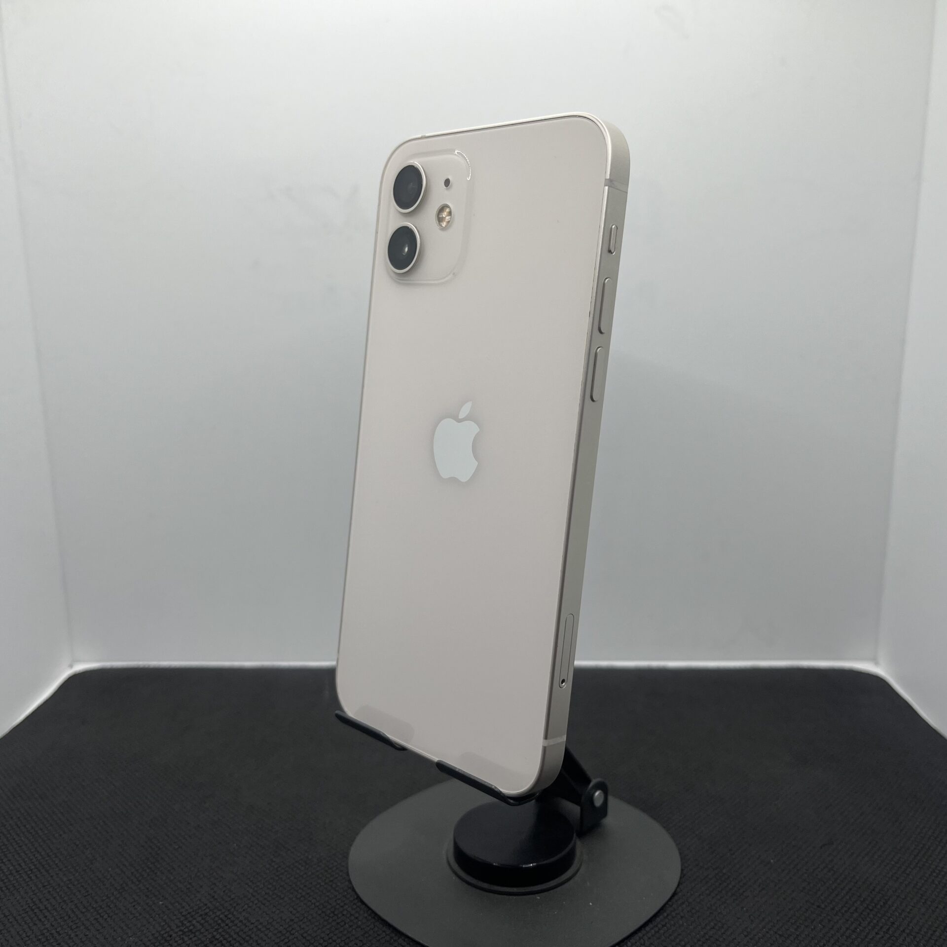 Apple iPhone 12 128GB White - (Grade B) - Image 10