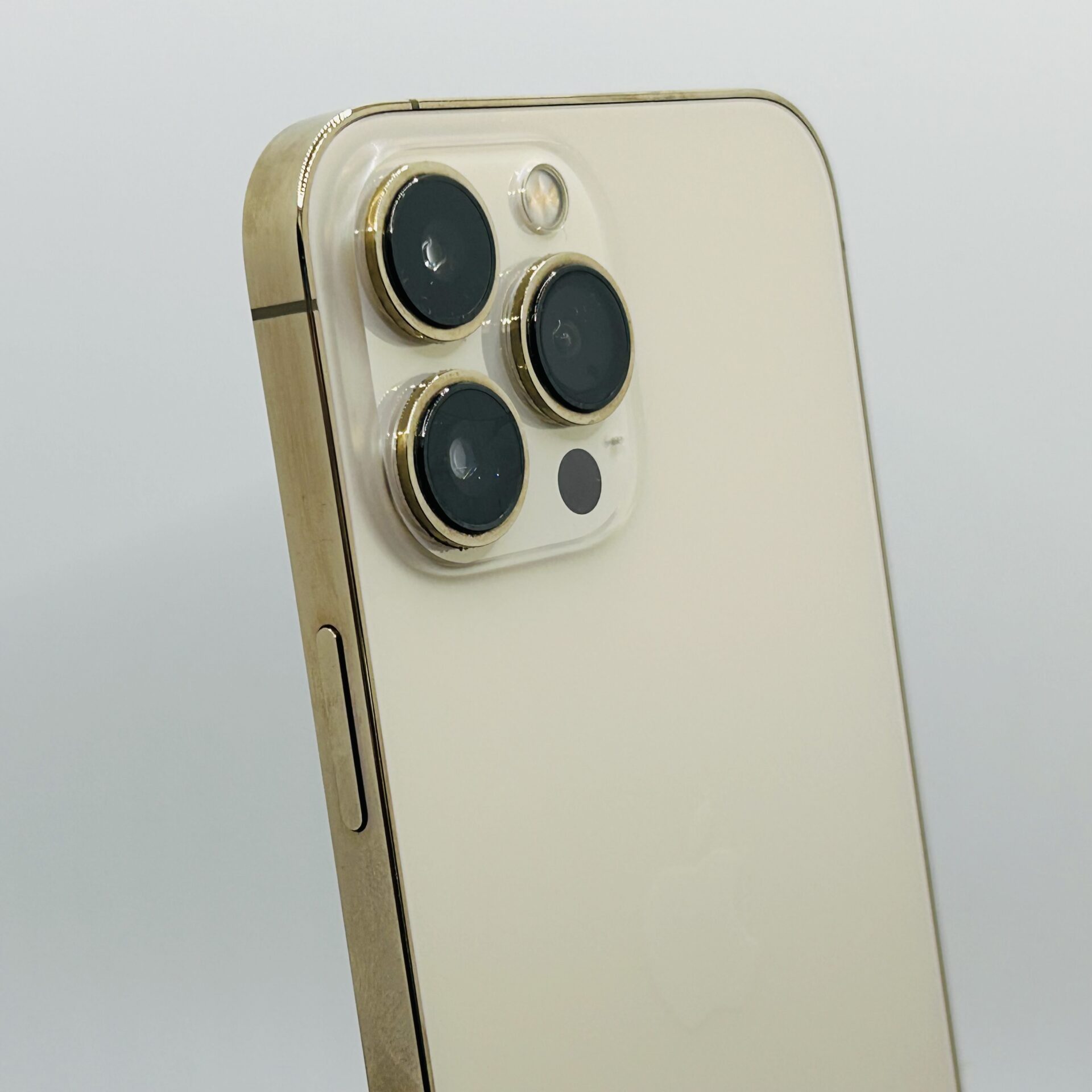 Apple iPhone 13 Pro Max 128GB Gold - (Grade B) - Image 11