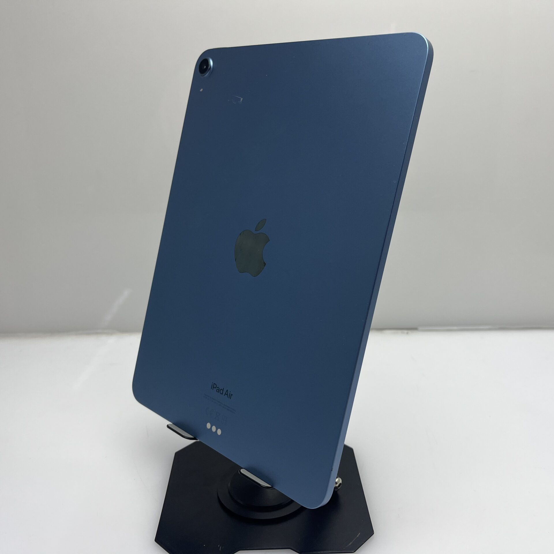Apple iPad Air5 (64GB, ブルー) Apple iPad Air 5th Gen (Wifi Only) 256GB Blue - (Grade B) Minor