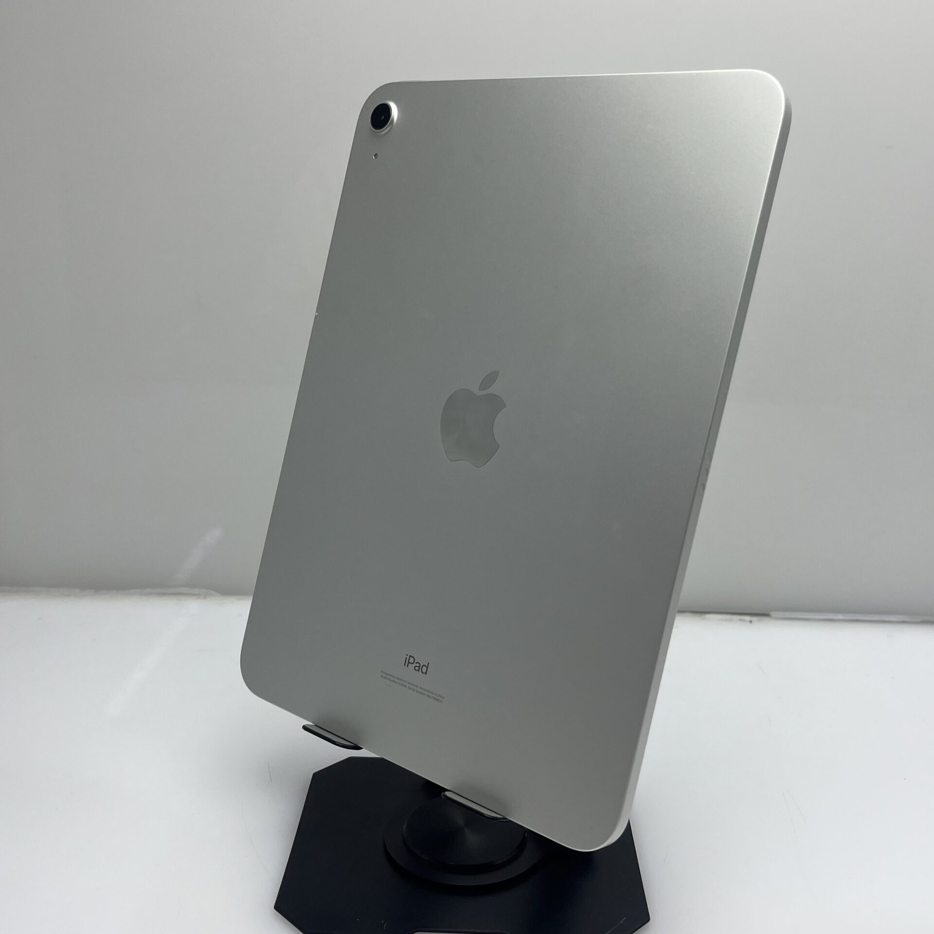 Apple iPad 10.9 10th Gen (Wifi Only) 64GB Silver + KeaBoard & S