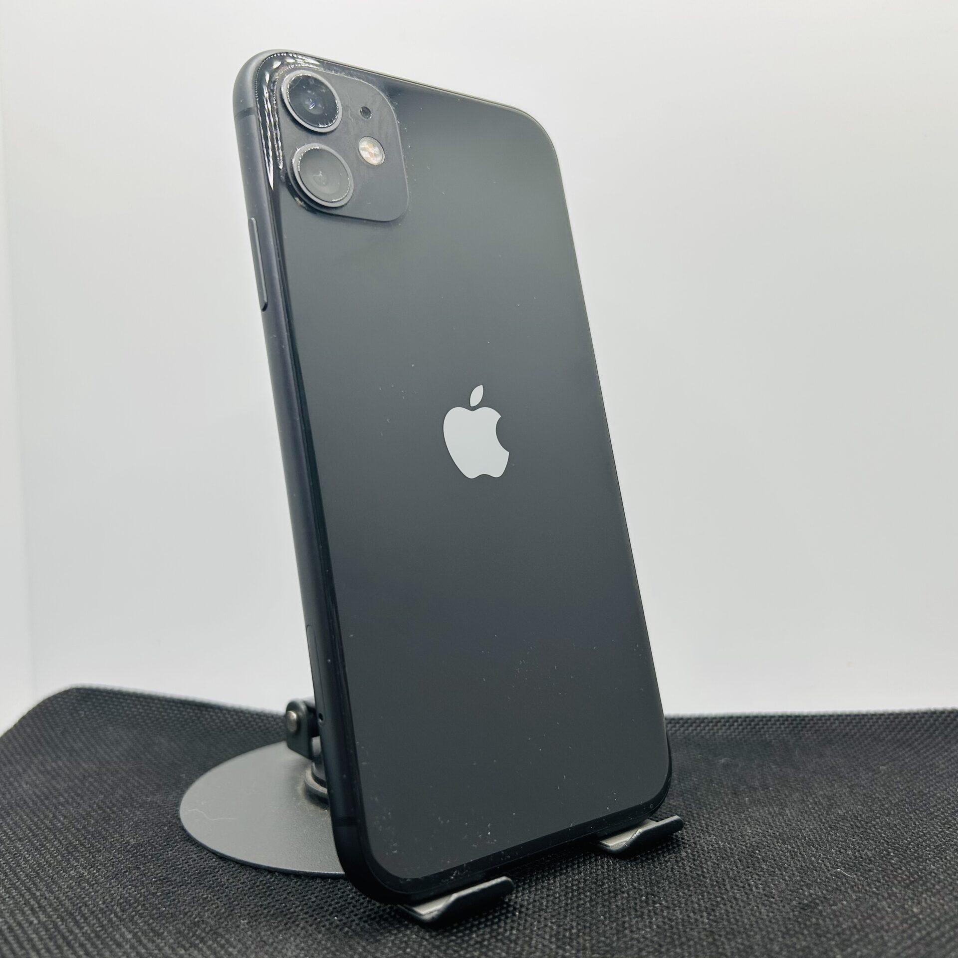 ク*マ様 Apple iPhone 11 ブラック 本体 Apple iPhone 11 64GB Black (Grade B) | Epic Deals SA