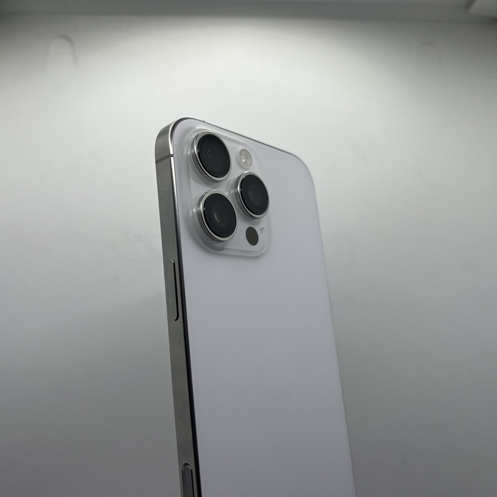 Apple iPhone 16 Pro Max 256GB White Titanium - (Grade B) | Epic