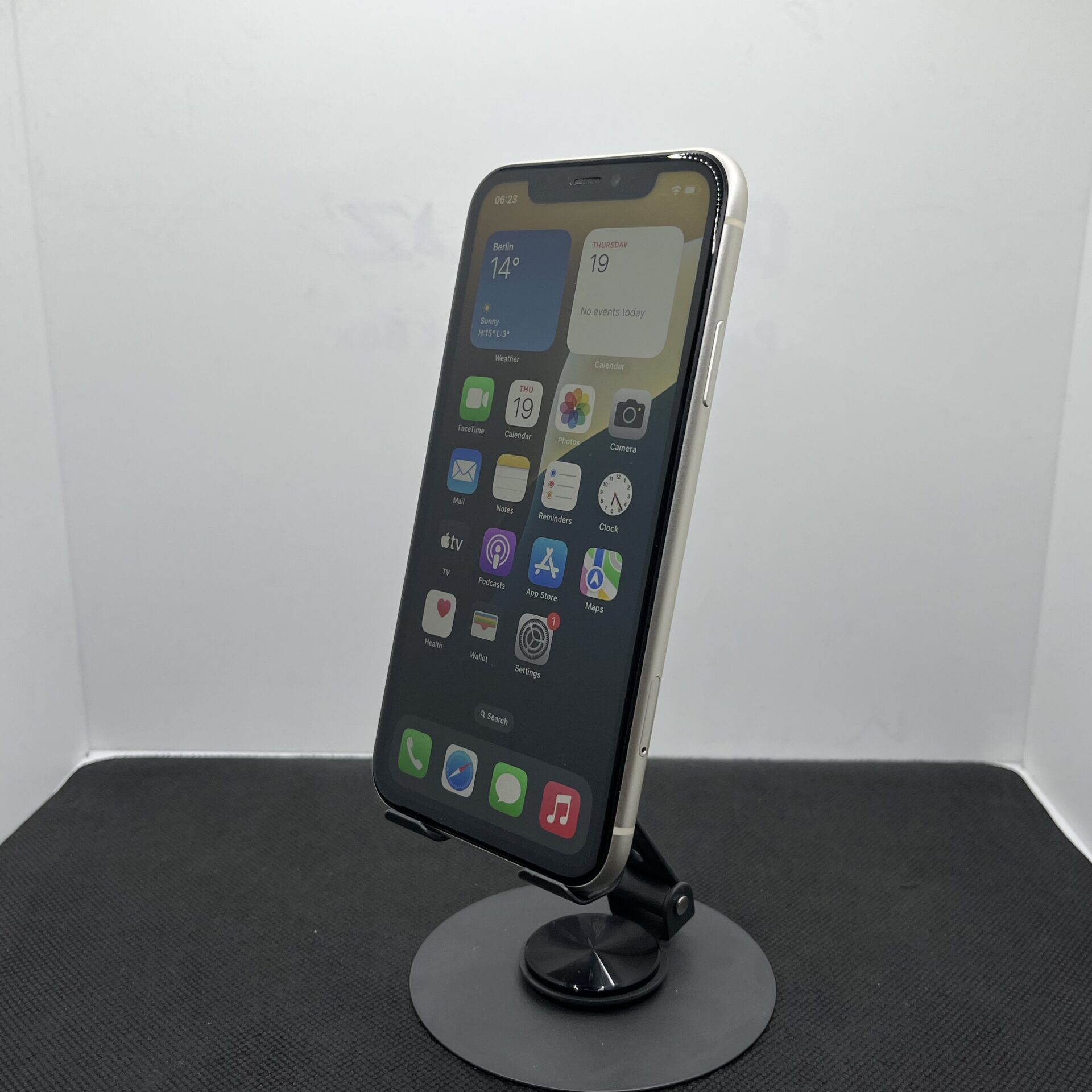 Apple iPhone 11 64GB White - (Grade B) | Epic Deals SA