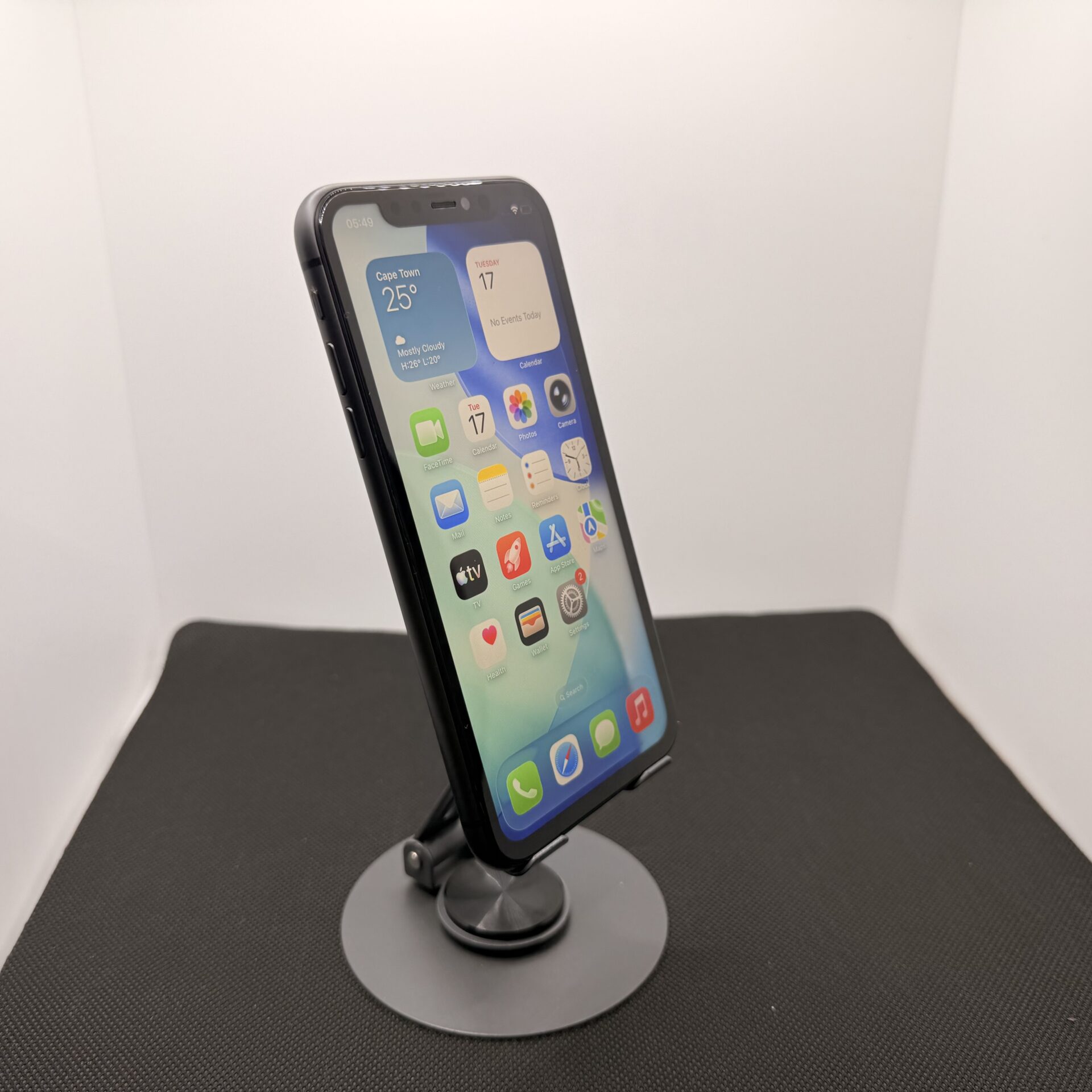 Apple iPhone 11 64GB Black (Grade B) - Minor Bright Spots | Epic