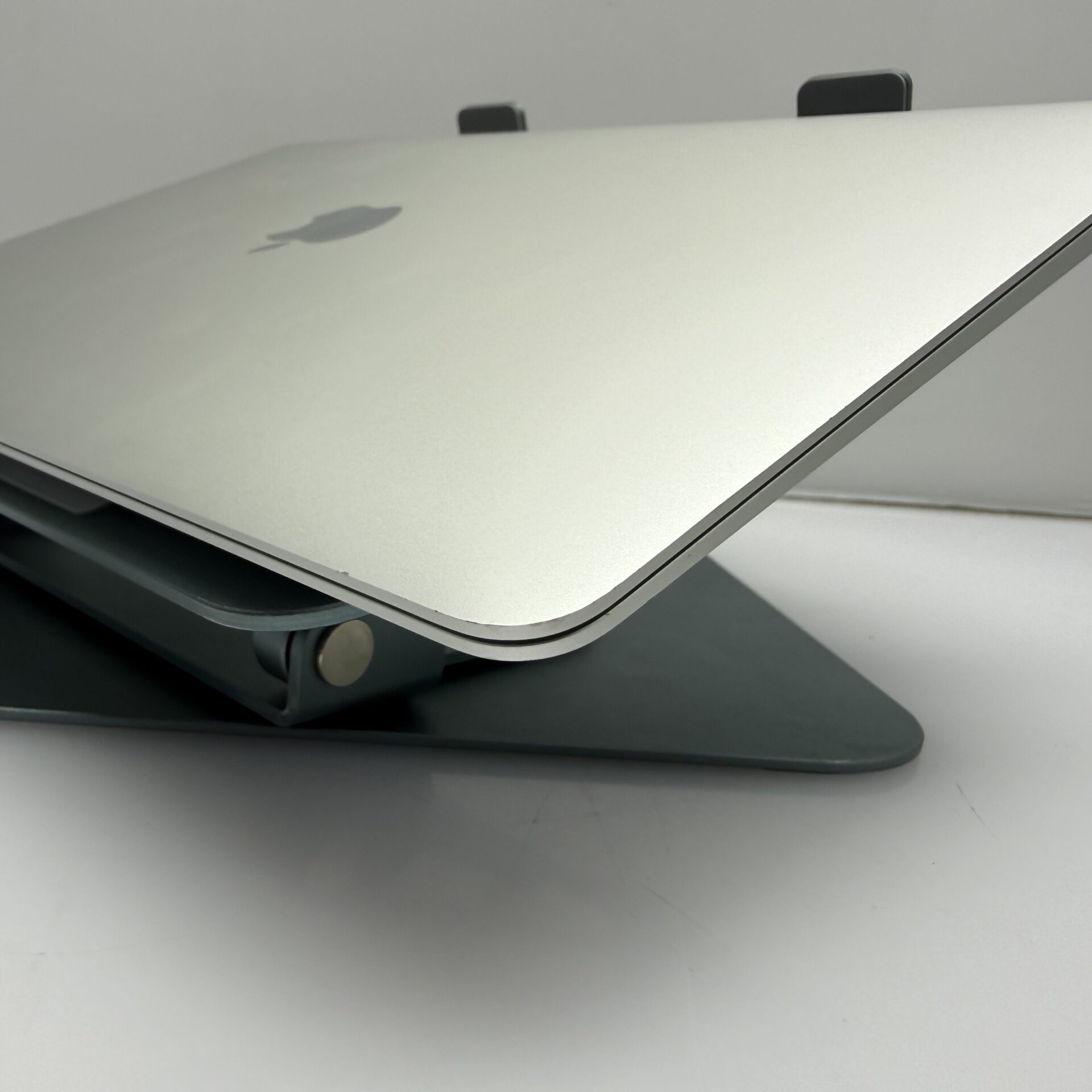 Apple MacBook Air “M1” 13-Inch 8CPU/7GPU (2020) 8GB RAM 256GB