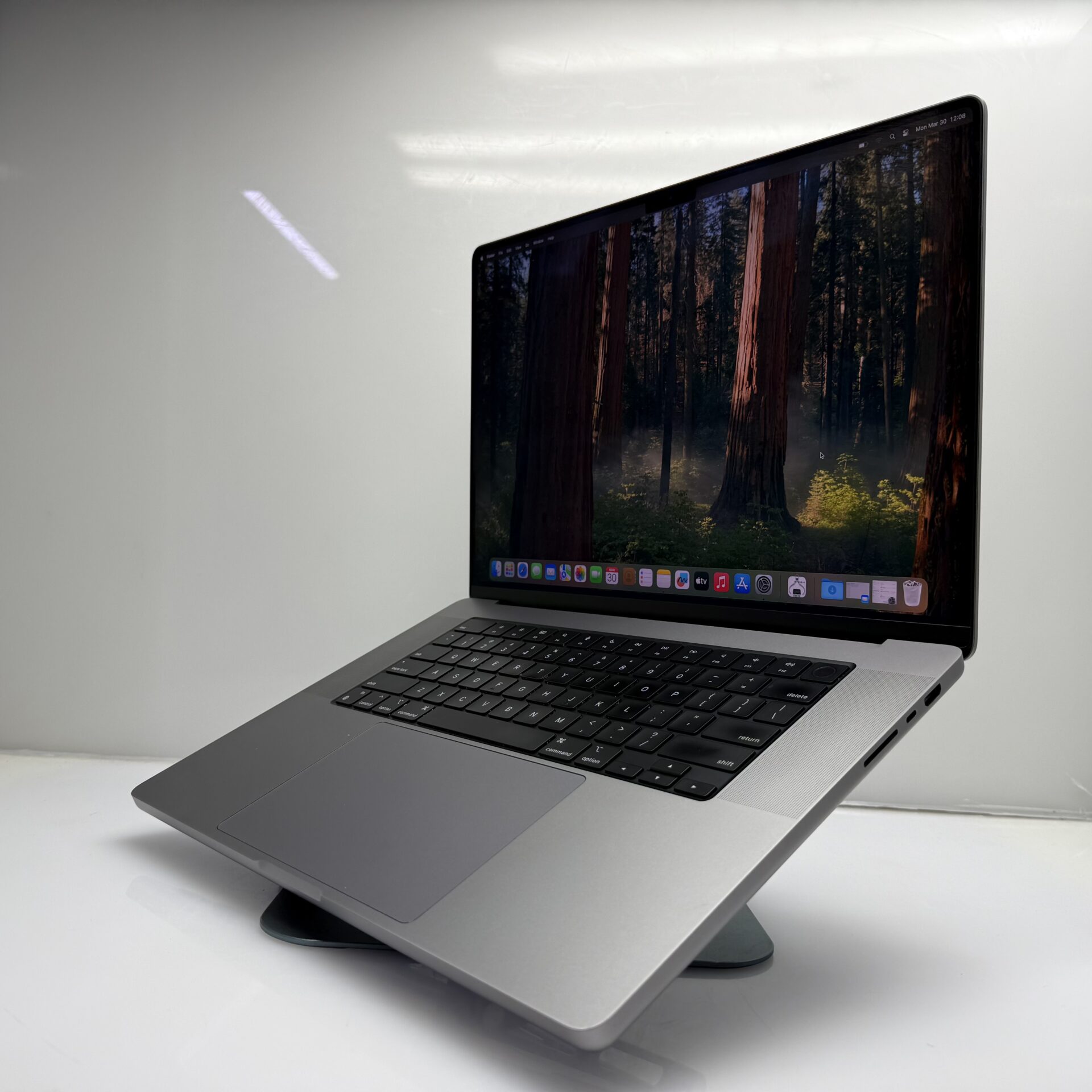 Apple Macbook Pro “M1 Pro” 16-Inch 10 CPU/16 GPU (2021) 16GB RAM